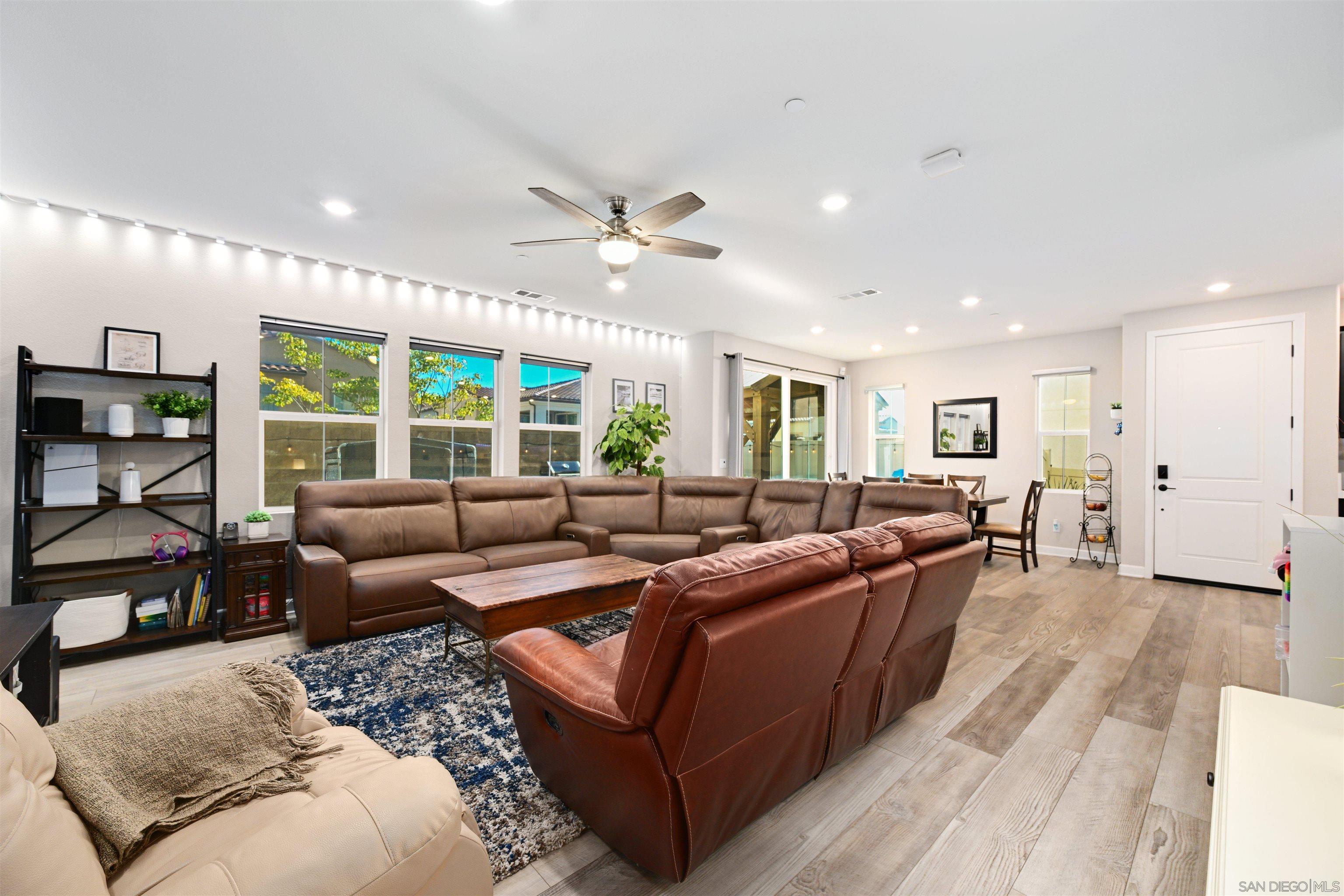 Detail Gallery Image 2 of 35 For 10929  Tyler Way, San Diego,  CA 92129 - 3 Beds | 2/1 Baths