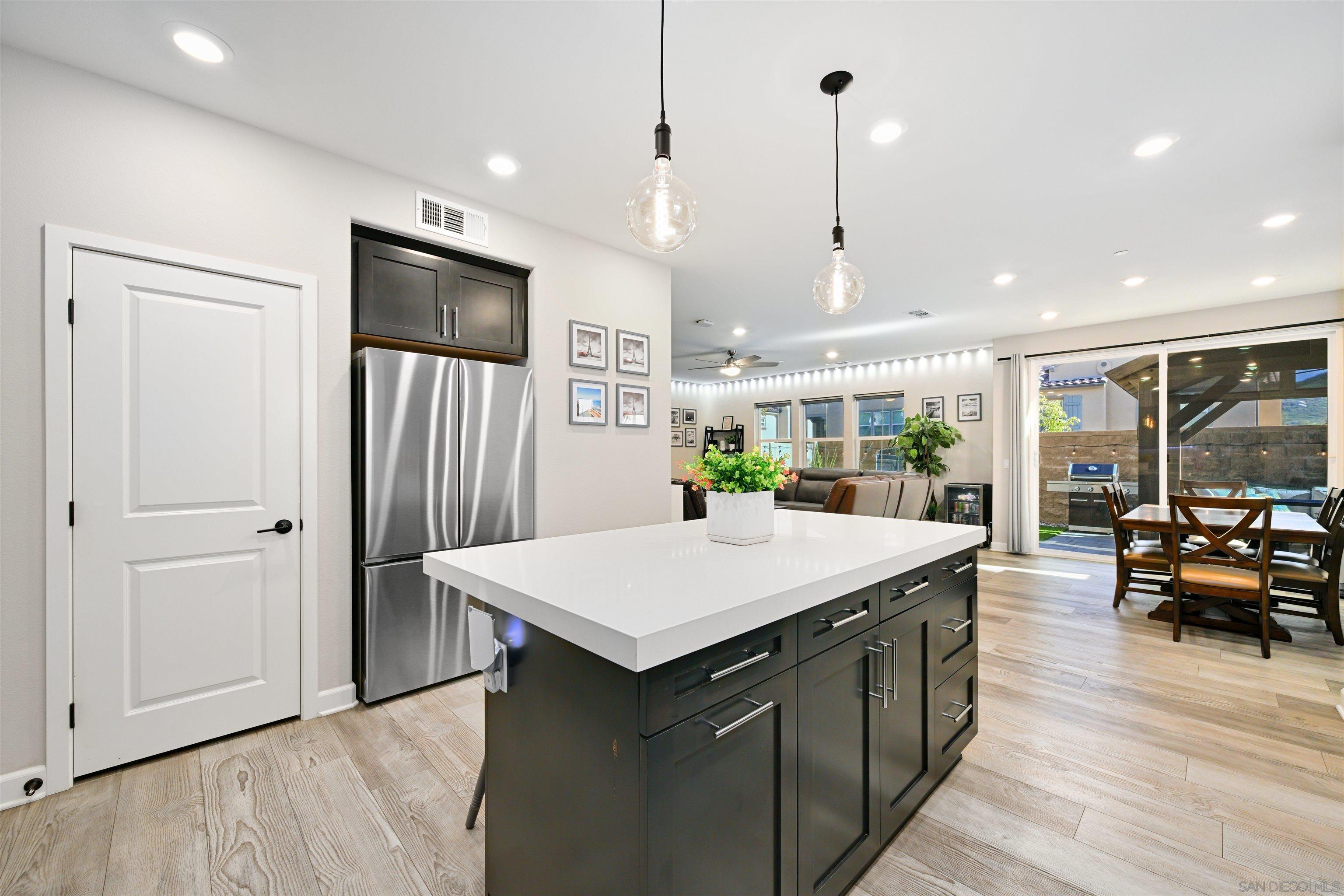 Detail Gallery Image 4 of 35 For 10929  Tyler Way, San Diego,  CA 92129 - 3 Beds | 2/1 Baths