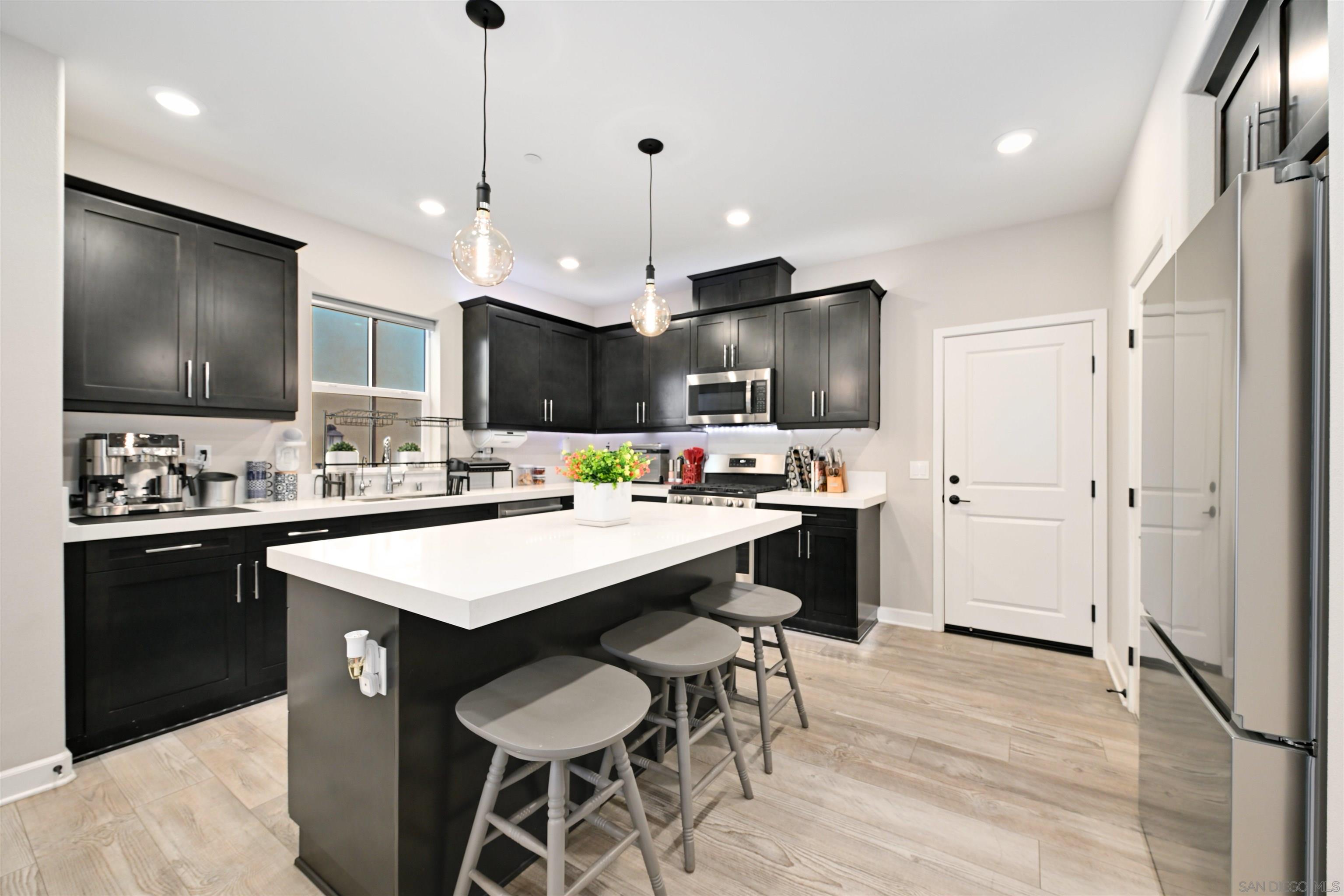 Detail Gallery Image 5 of 35 For 10929  Tyler Way, San Diego,  CA 92129 - 3 Beds | 2/1 Baths