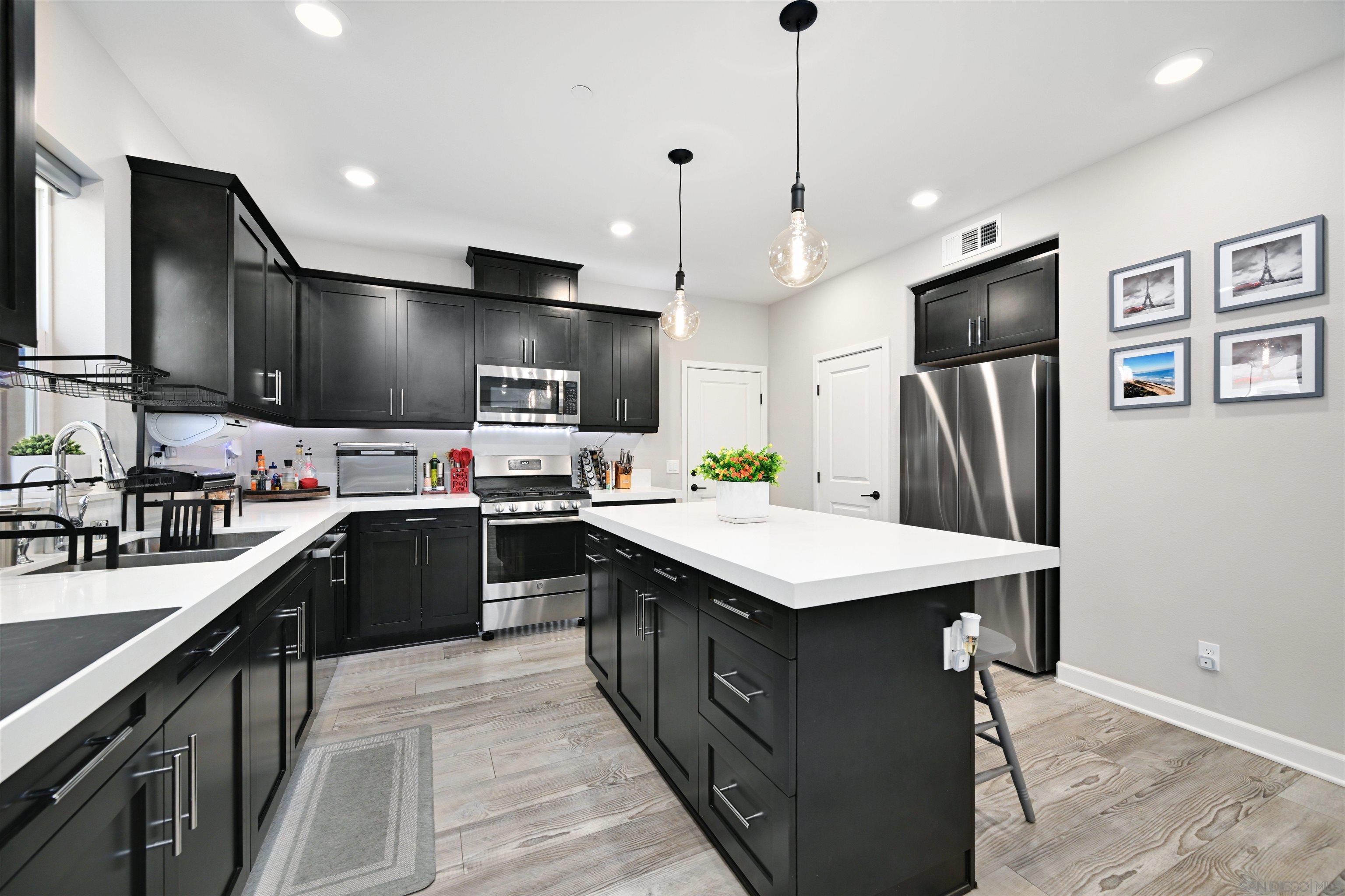 Detail Gallery Image 6 of 35 For 10929  Tyler Way, San Diego,  CA 92129 - 3 Beds | 2/1 Baths