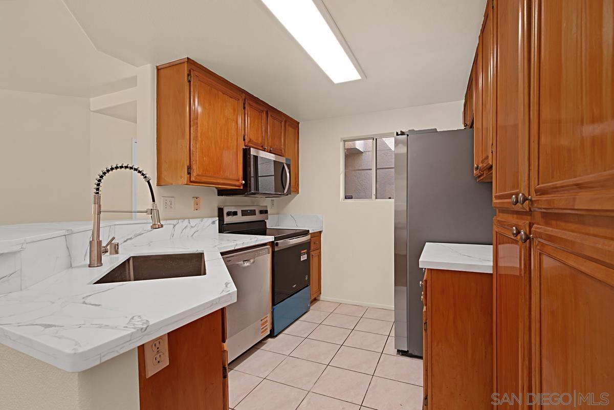 Detail Gallery Image 8 of 29 For 11235  Affinity Ct  #68,  San Diego,  CA 92131 - 2 Beds | 2 Baths