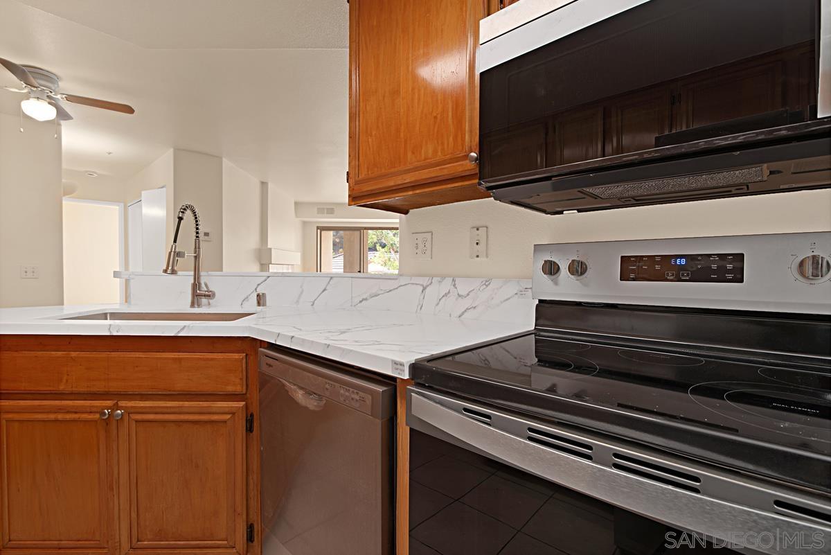 Detail Gallery Image 10 of 29 For 11235  Affinity Ct  #68,  San Diego,  CA 92131 - 2 Beds | 2 Baths