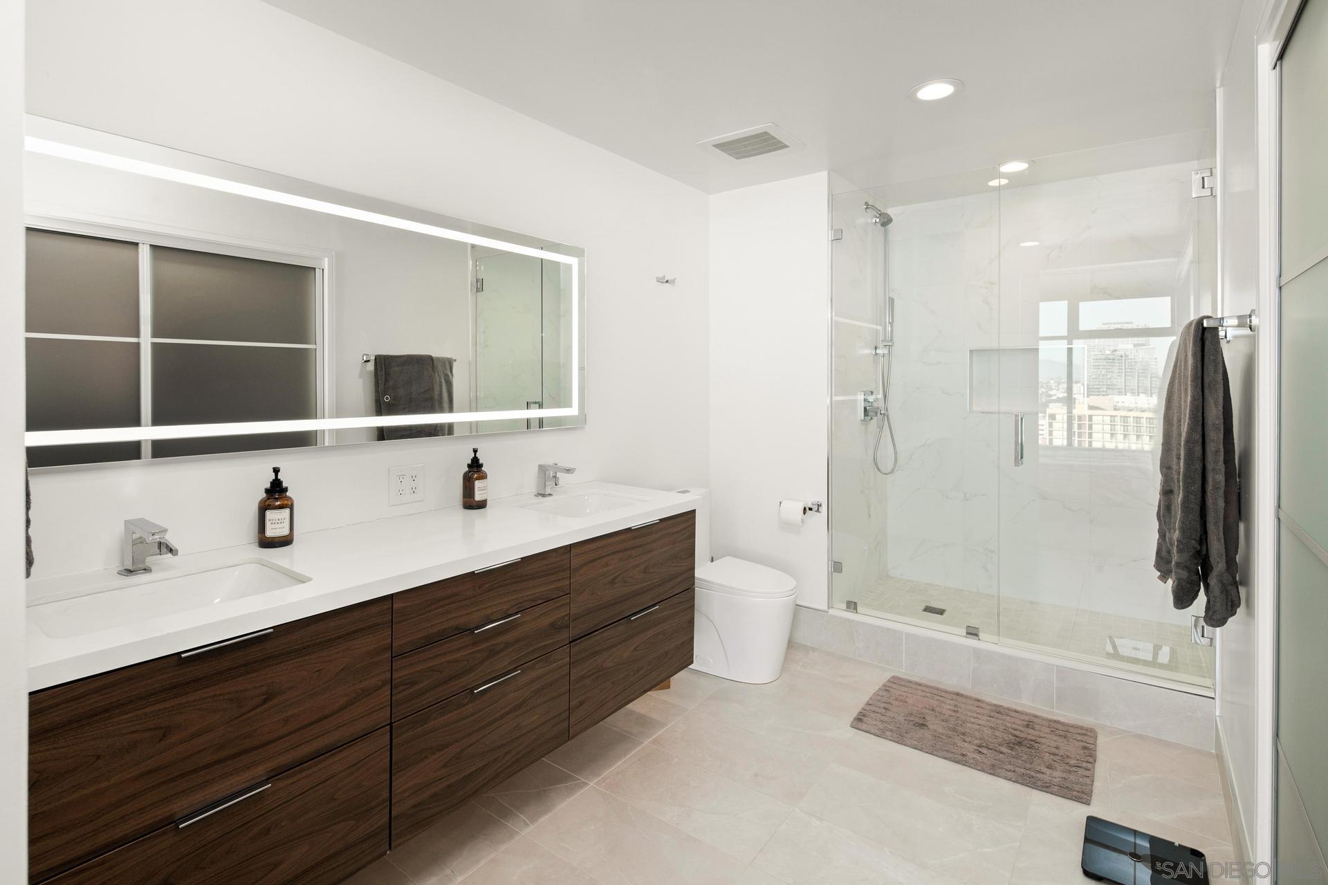 Detail Gallery Image 13 of 47 For 645  Front St  1703, San Diego,  CA 92101 - 2 Beds | 2/1 Baths