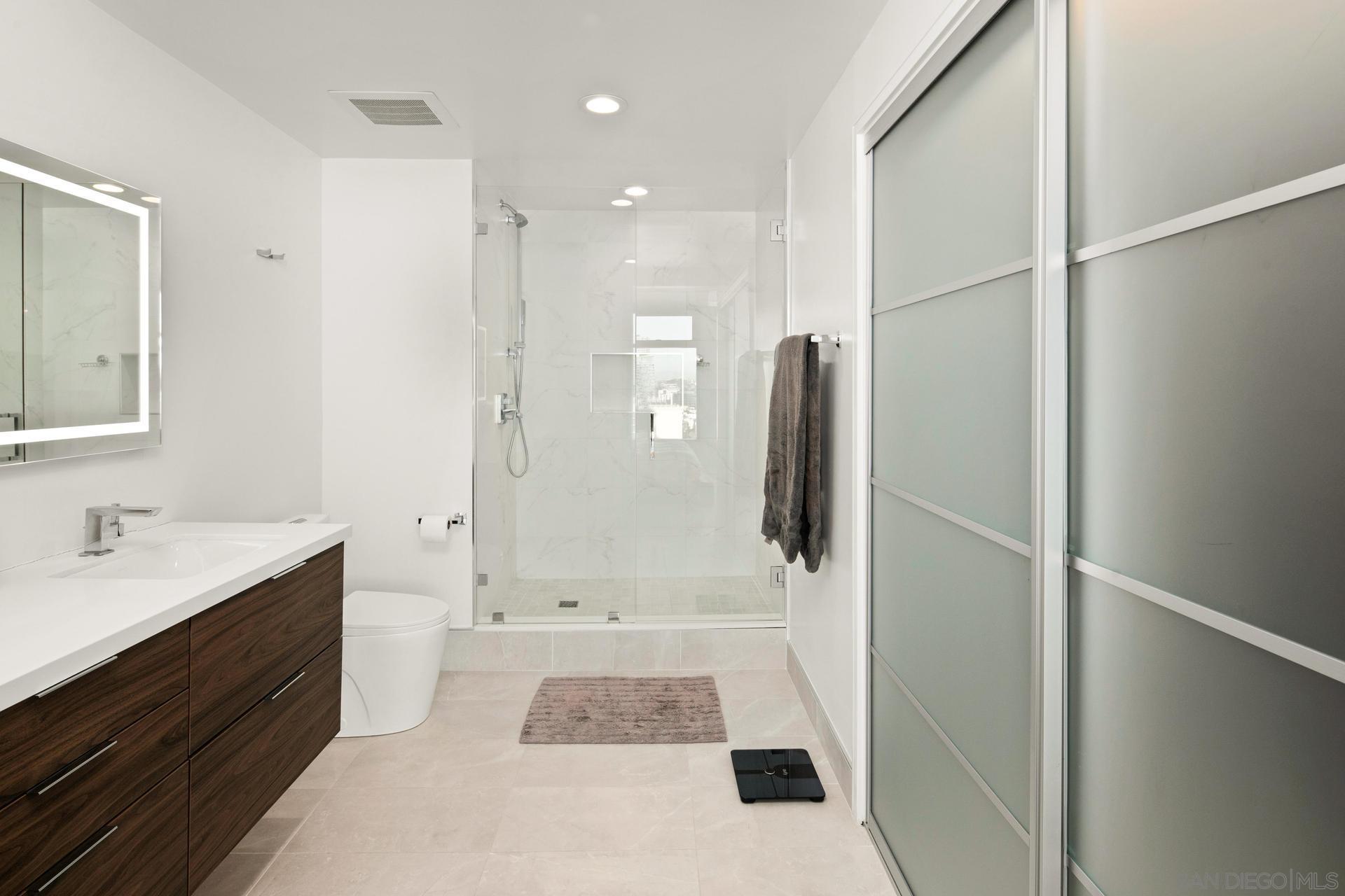 Detail Gallery Image 19 of 47 For 645  Front St  1703, San Diego,  CA 92101 - 2 Beds | 2/1 Baths