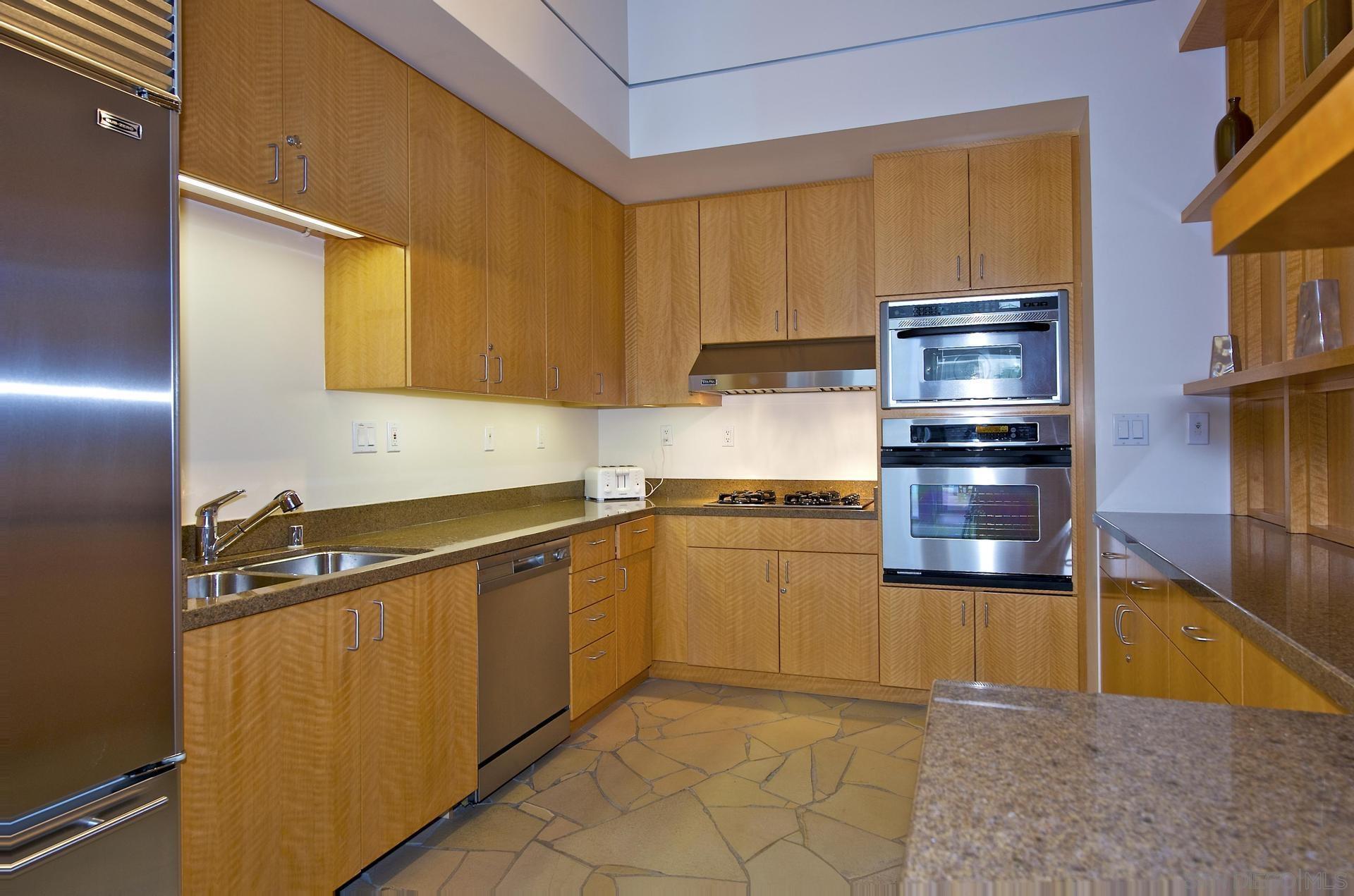 Detail Gallery Image 32 of 47 For 645  Front St  1703, San Diego,  CA 92101 - 2 Beds | 2/1 Baths