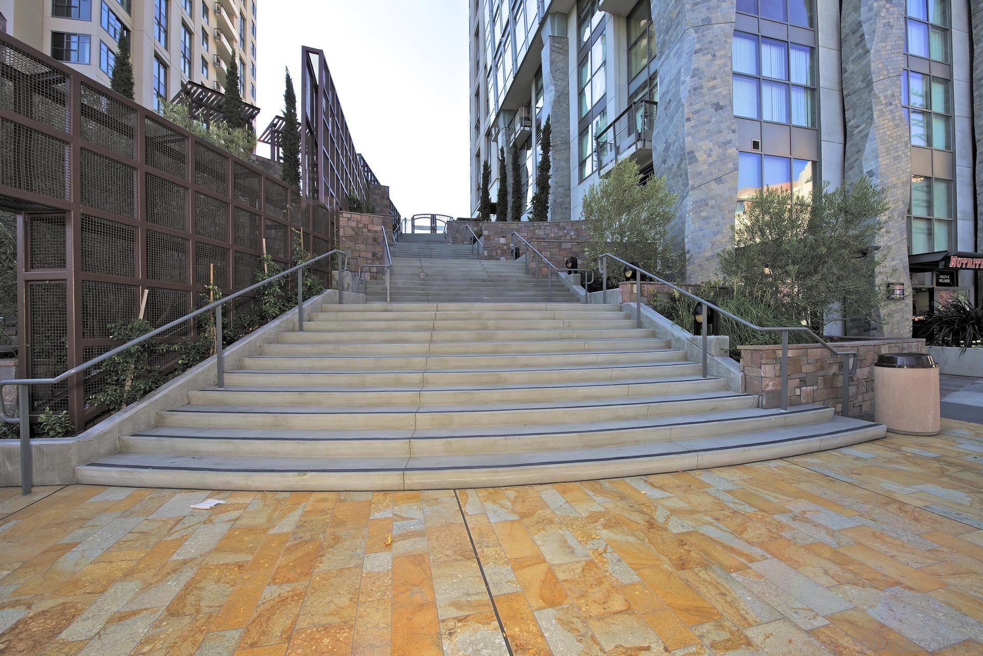 Detail Gallery Image 46 of 47 For 645  Front St  1703, San Diego,  CA 92101 - 2 Beds | 2/1 Baths