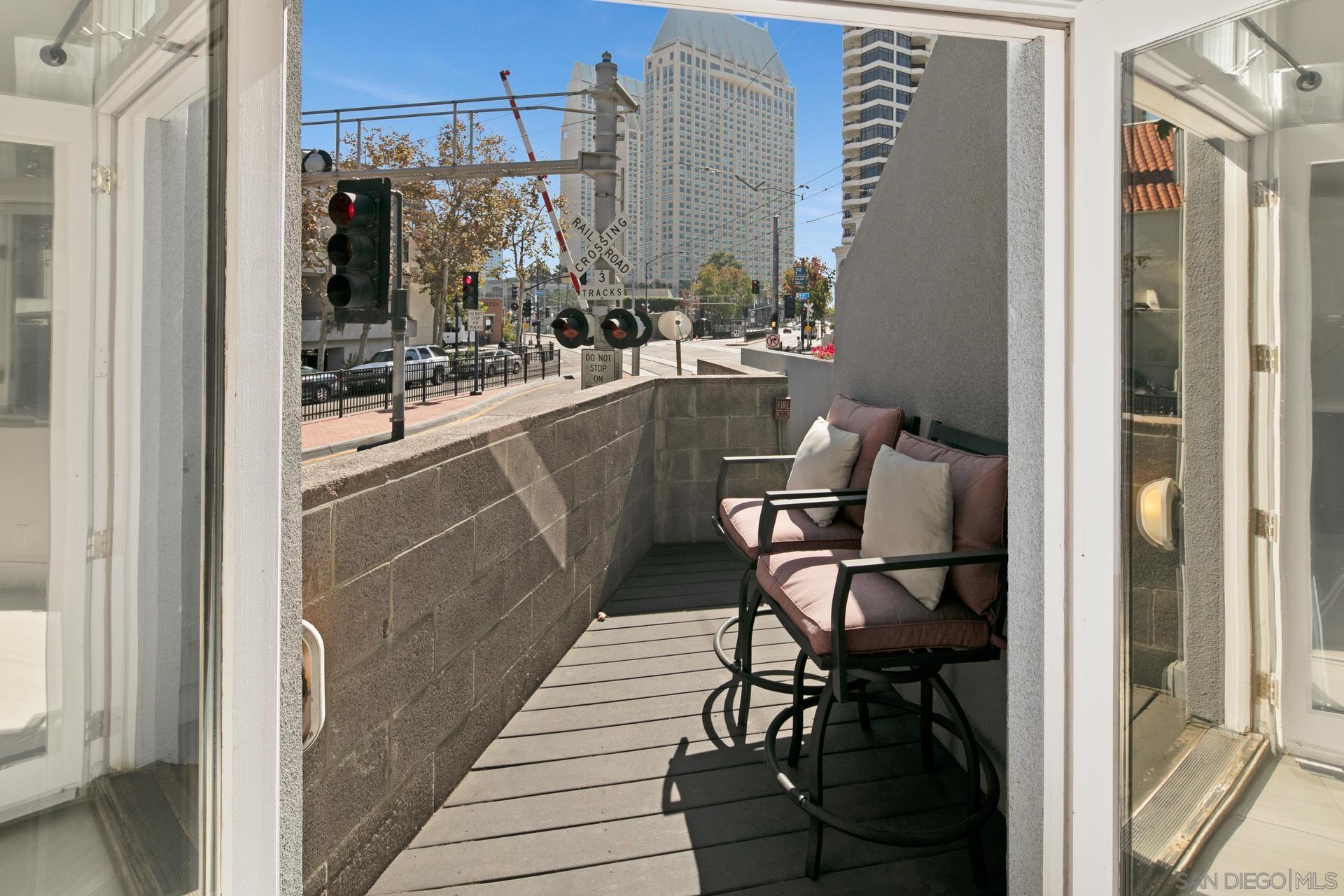 Detail Gallery Image 11 of 19 For 702  Kettner Blvd, San Diego,  CA 92101 - 3 Beds | 2/1 Baths