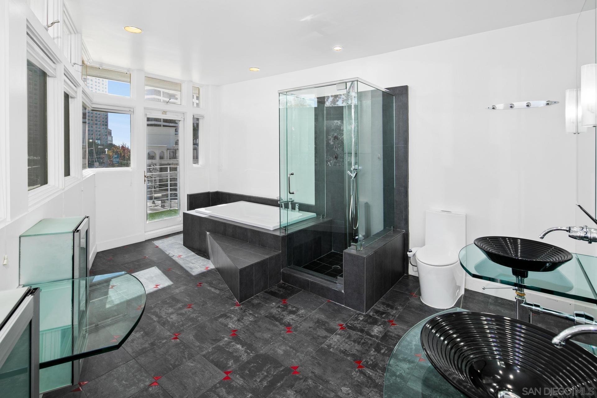 Detail Gallery Image 12 of 19 For 702  Kettner Blvd, San Diego,  CA 92101 - 3 Beds | 2/1 Baths