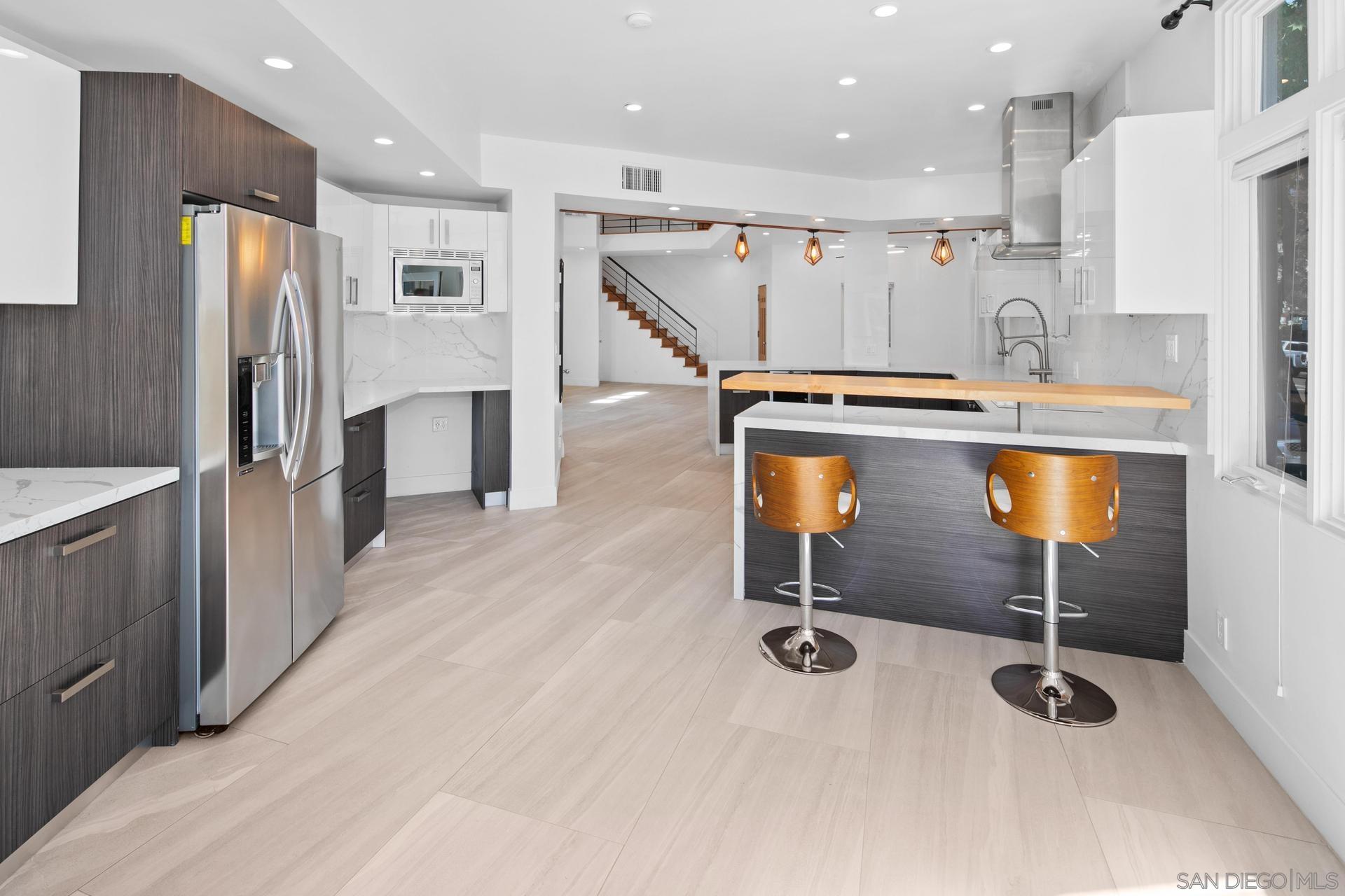 Detail Gallery Image 7 of 19 For 702  Kettner Blvd, San Diego,  CA 92101 - 3 Beds | 2/1 Baths