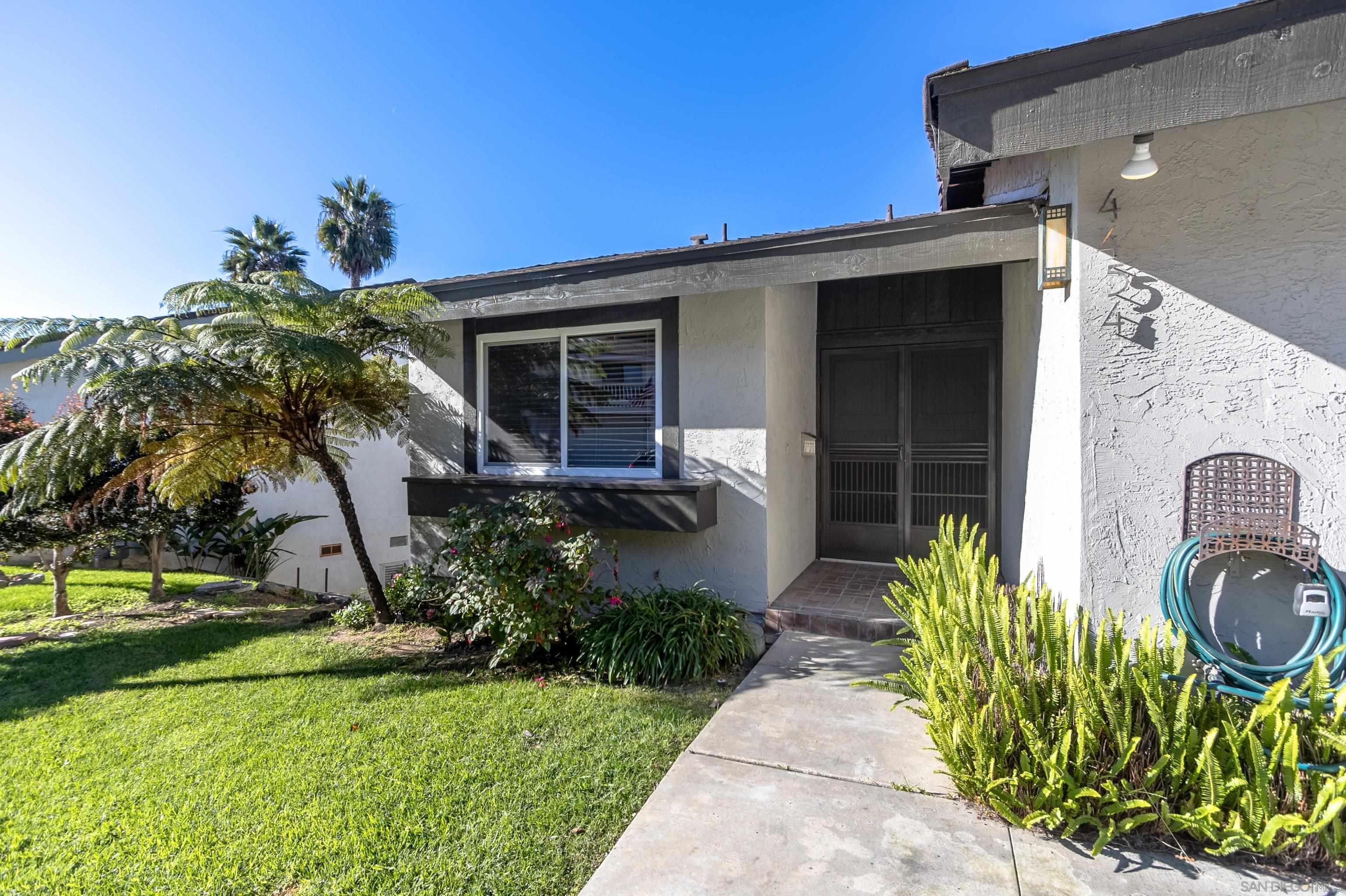 Detail Gallery Image 4 of 36 For 4454  Caminito Pedernal, San Diego,  CA 92117 - 3 Beds | 2 Baths