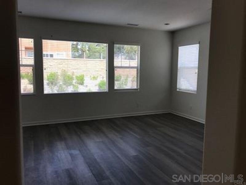 Detail Gallery Image 6 of 9 For 6443  Autumn Gold, San Diego,  CA 92130 - 5 Beds | 3/1 Baths