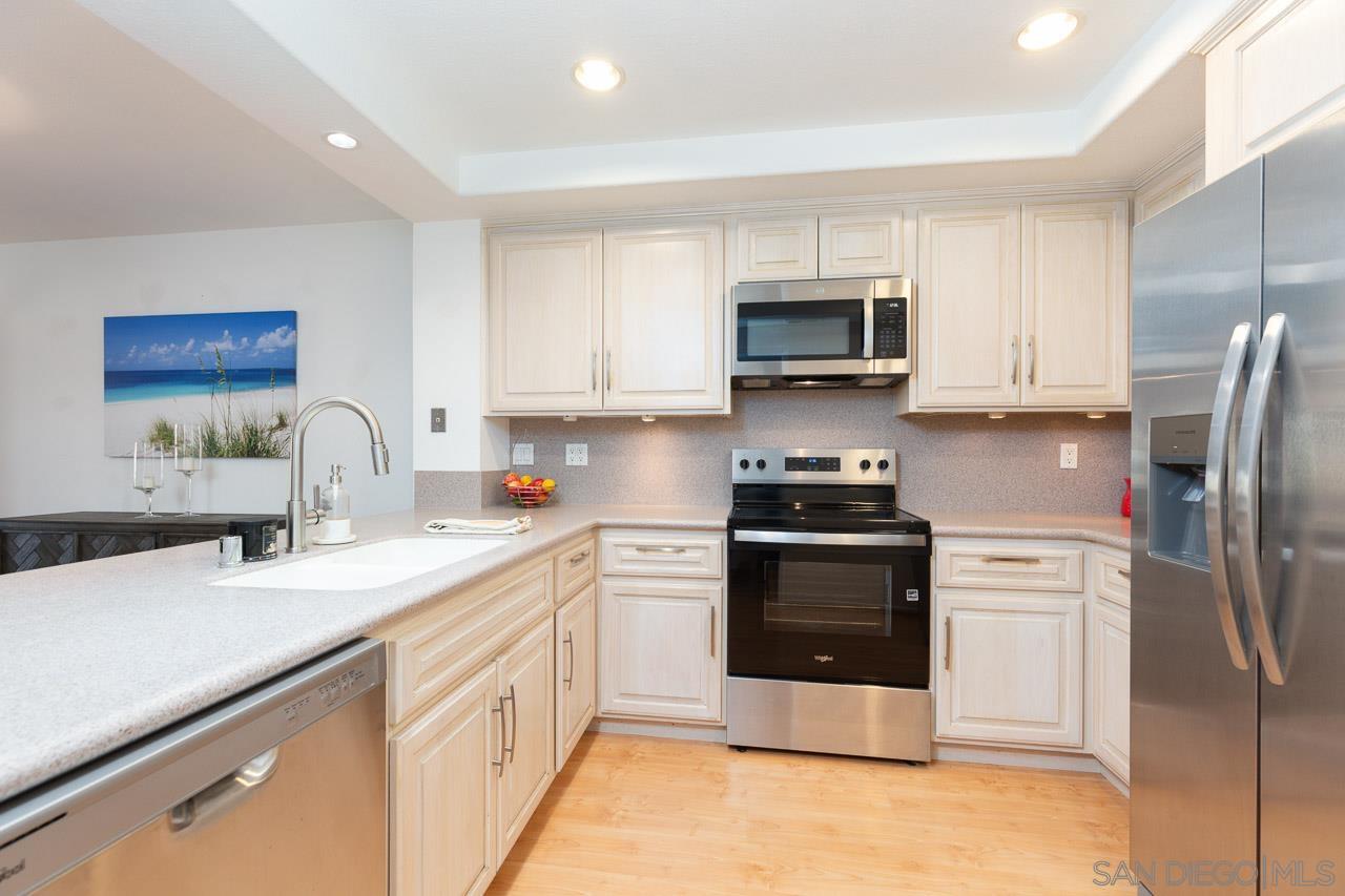 Detail Gallery Image 9 of 31 For 1230  Wren Gln, Escondido,  CA 92026 - 2 Beds | 2/1 Baths