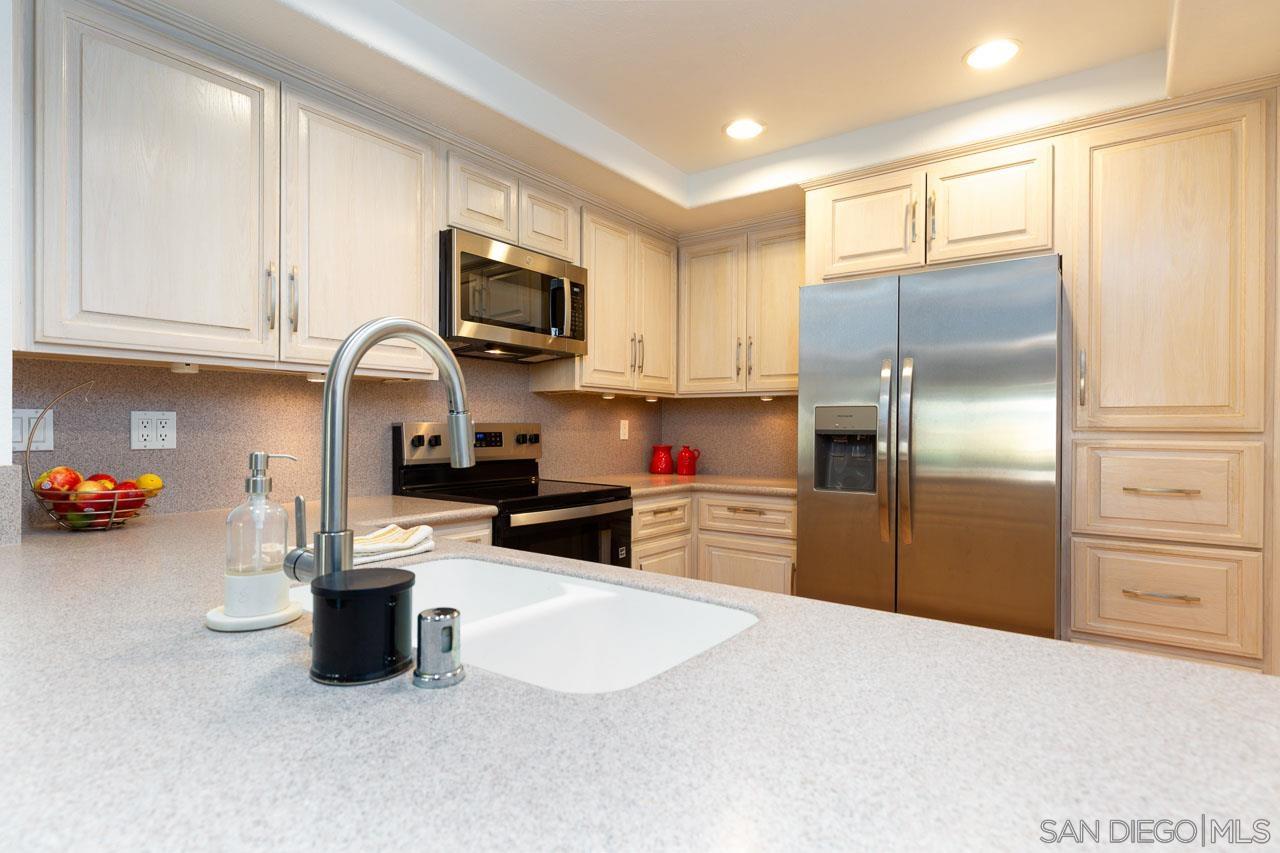 Detail Gallery Image 10 of 31 For 1230  Wren Gln, Escondido,  CA 92026 - 2 Beds | 2/1 Baths