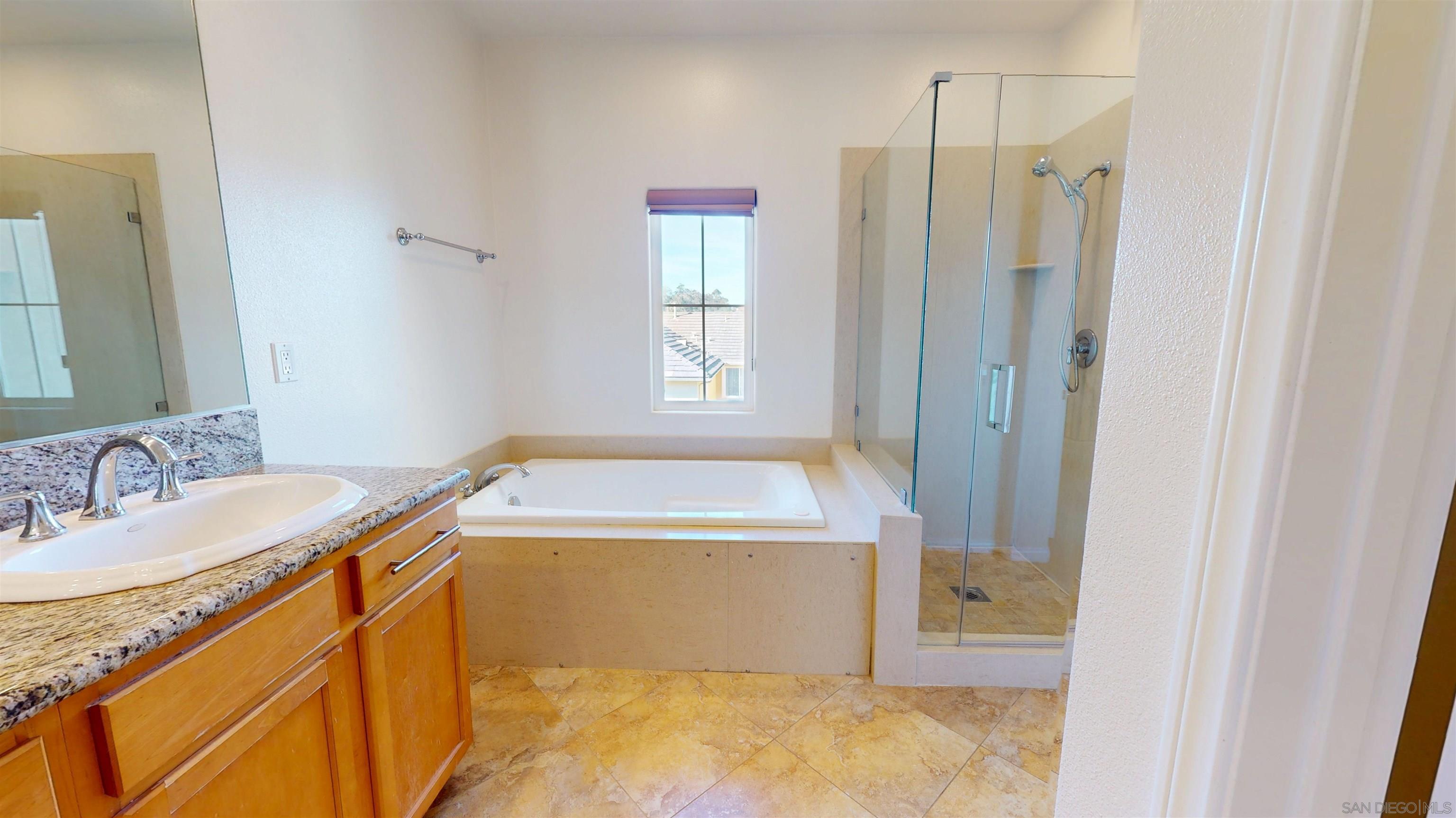 Detail Gallery Image 17 of 25 For 3828  Quarter Mile Dr, San Diego,  CA 92130 - 3 Beds | 2/1 Baths