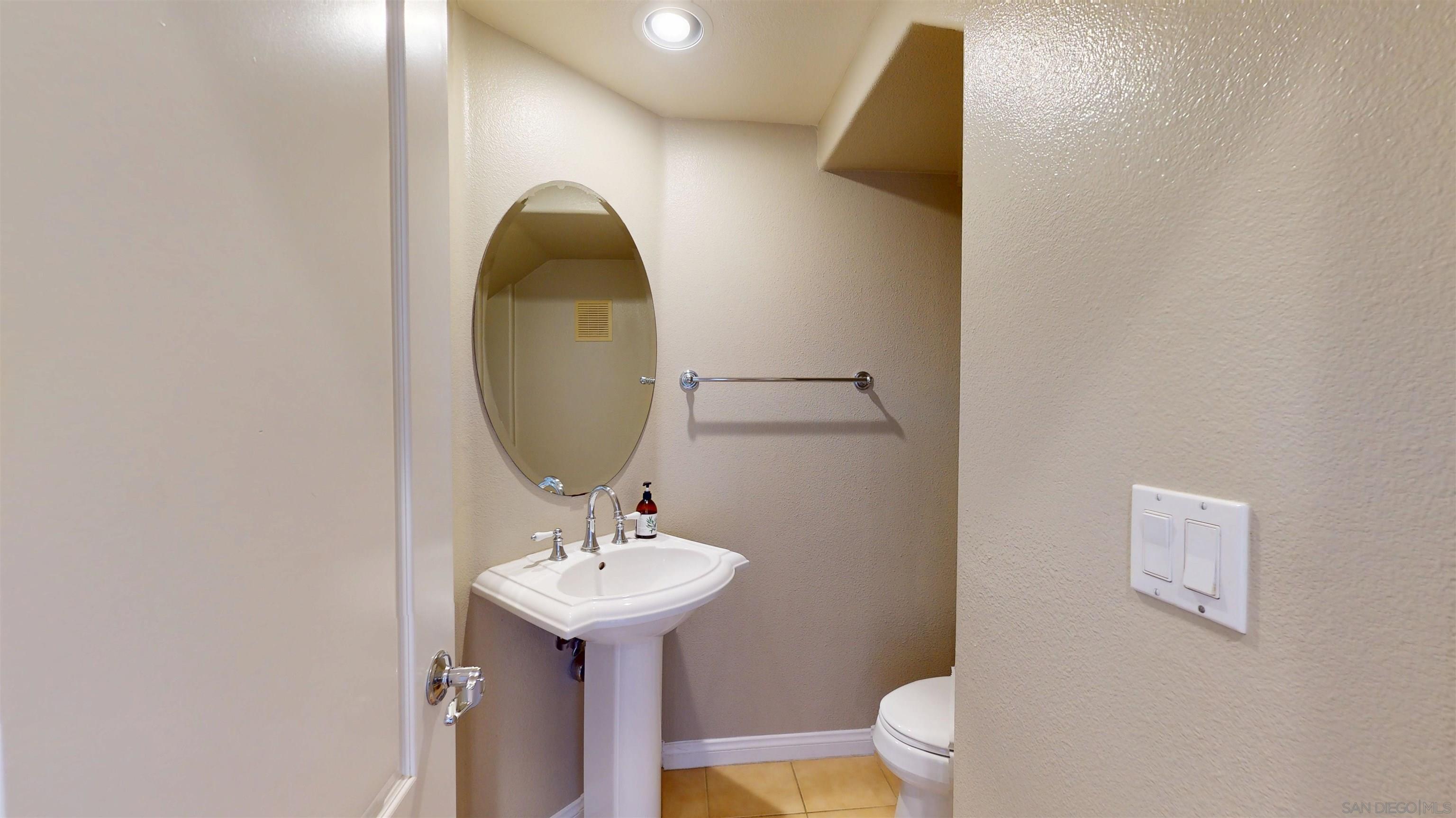 Detail Gallery Image 7 of 25 For 3828  Quarter Mile Dr, San Diego,  CA 92130 - 3 Beds | 2/1 Baths