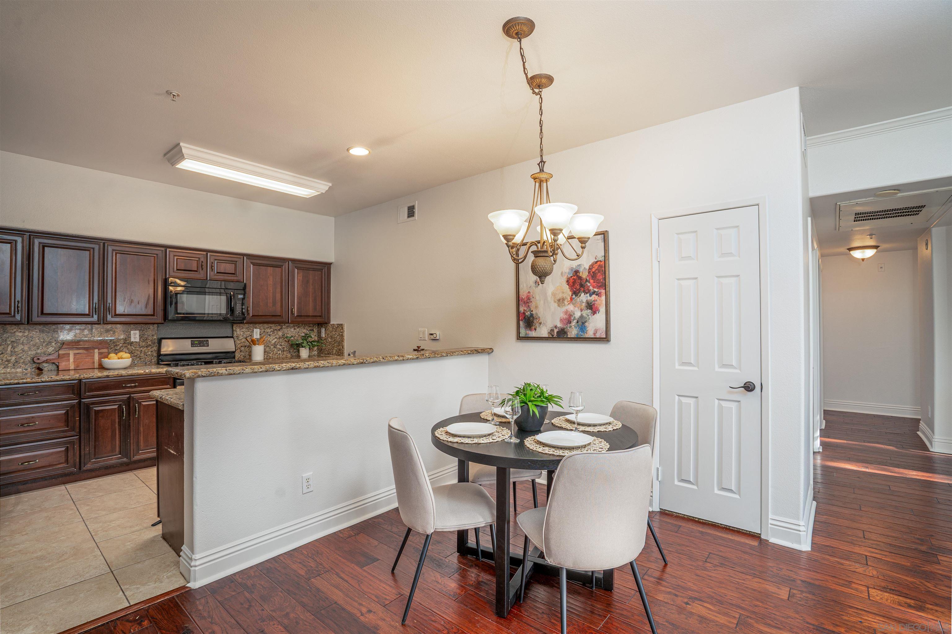 Detail Gallery Image 6 of 22 For 12376  Carmel Country Rd  #J107,  San Diego,  CA 92130 - 3 Beds | 2 Baths