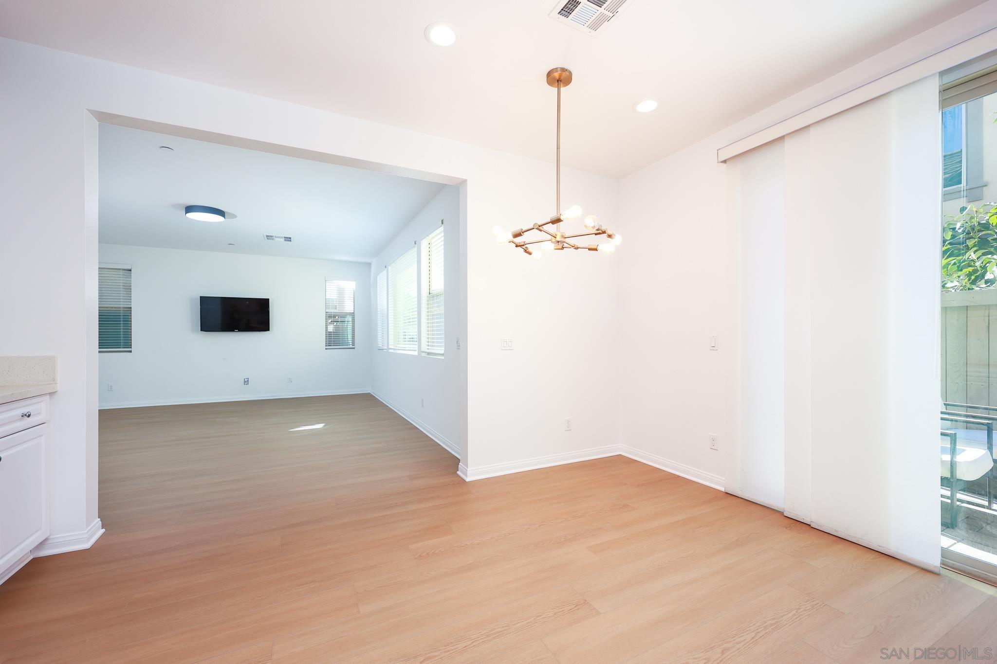 Detail Gallery Image 11 of 46 For 1022  18th St, San Diego,  CA 92154 - 4 Beds | 3 Baths