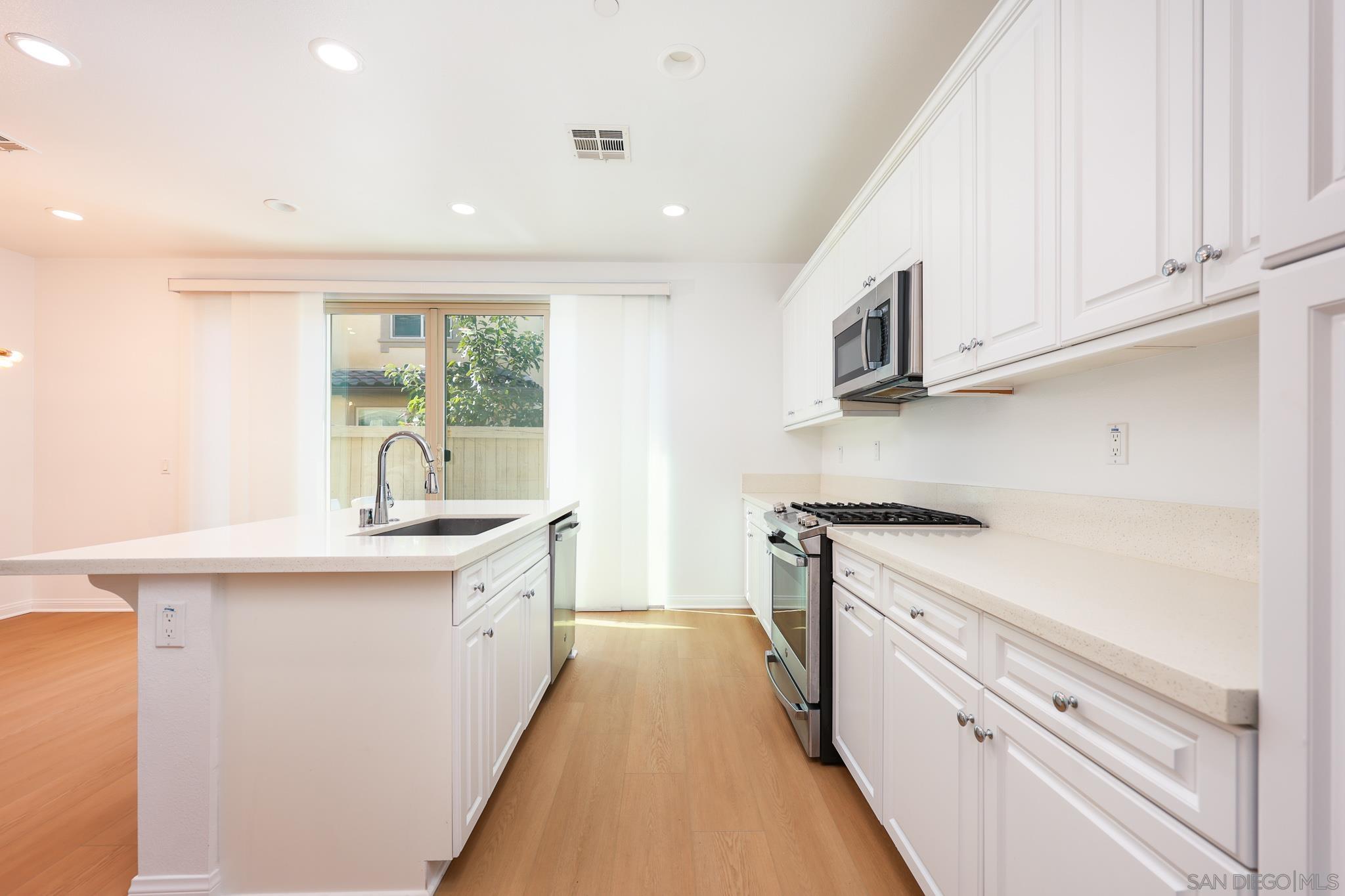 Detail Gallery Image 14 of 46 For 1022  18th St, San Diego,  CA 92154 - 4 Beds | 3 Baths