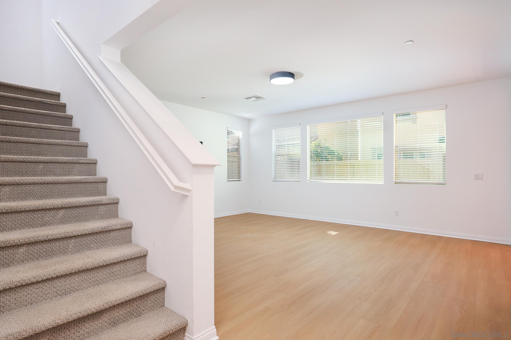 Detail Gallery Image 5 of 46 For 1022  18th St, San Diego,  CA 92154 - 4 Beds | 3 Baths