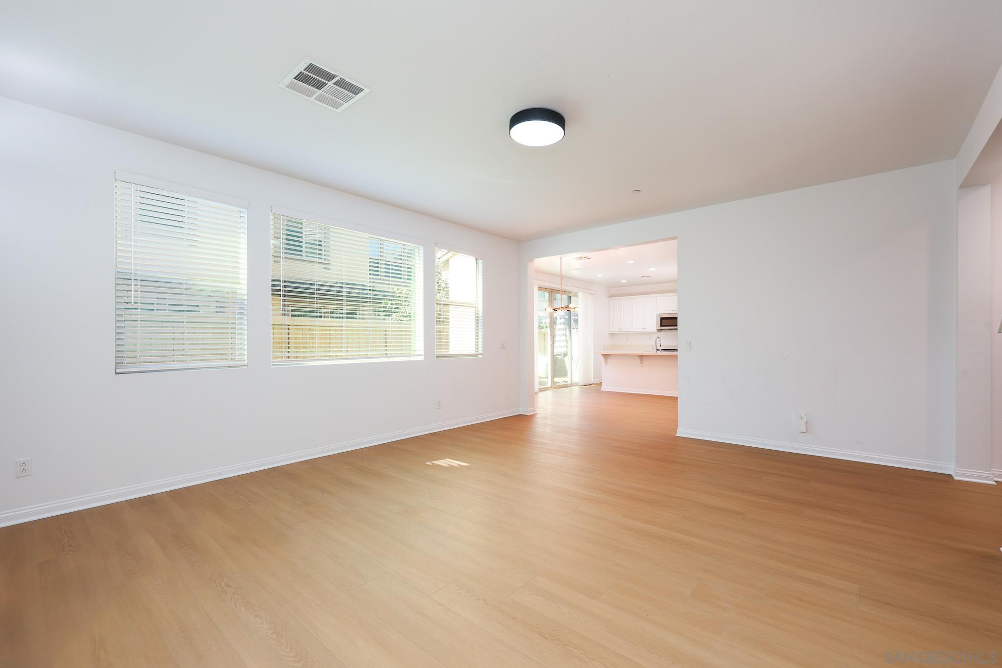 Detail Gallery Image 8 of 46 For 1022  18th St, San Diego,  CA 92154 - 4 Beds | 3 Baths