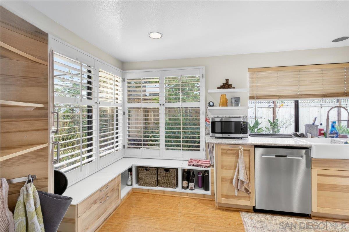 Detail Gallery Image 13 of 72 For 6339  Caminito Del Pastel, San Diego,  CA 92111 - 2 Beds | 2/1 Baths