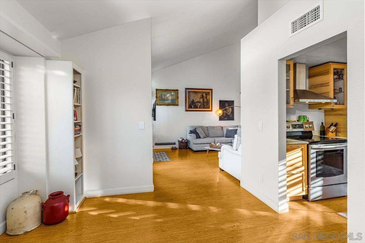 Detail Gallery Image 22 of 72 For 6339  Caminito Del Pastel, San Diego,  CA 92111 - 2 Beds | 2/1 Baths