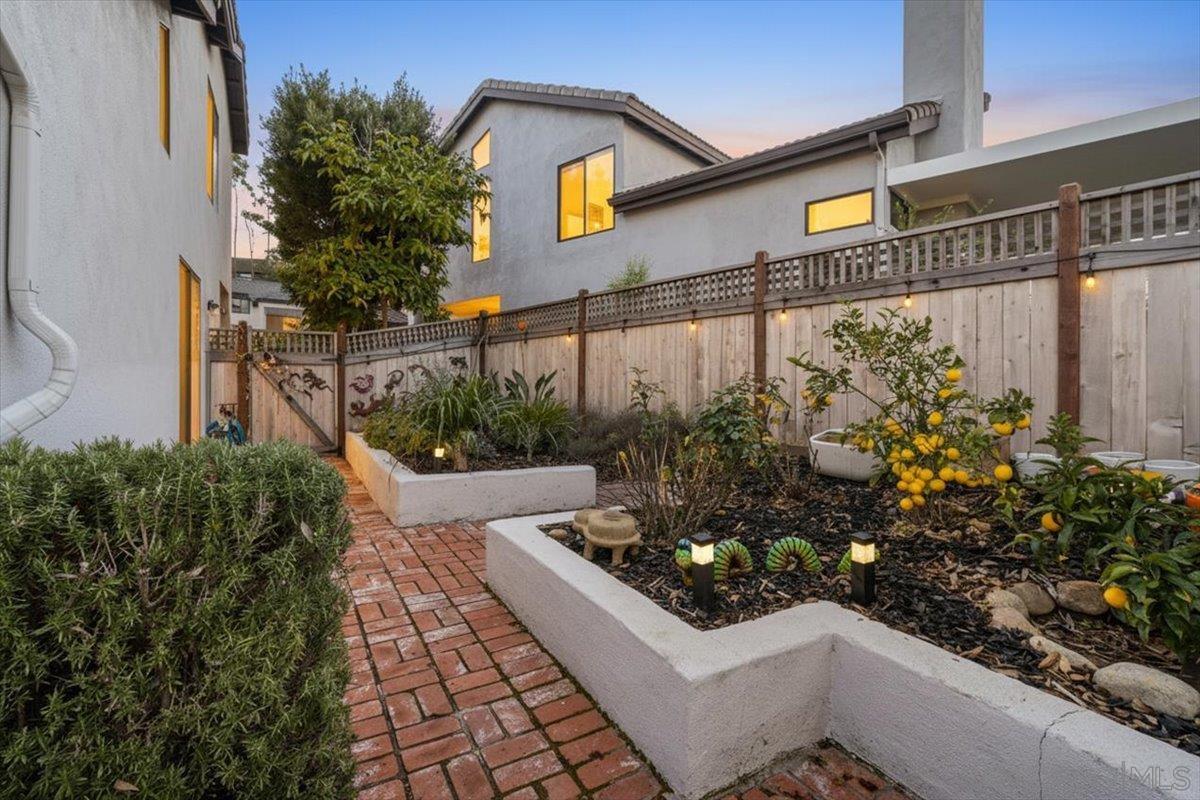 Detail Gallery Image 70 of 72 For 6339  Caminito Del Pastel, San Diego,  CA 92111 - 2 Beds | 2/1 Baths