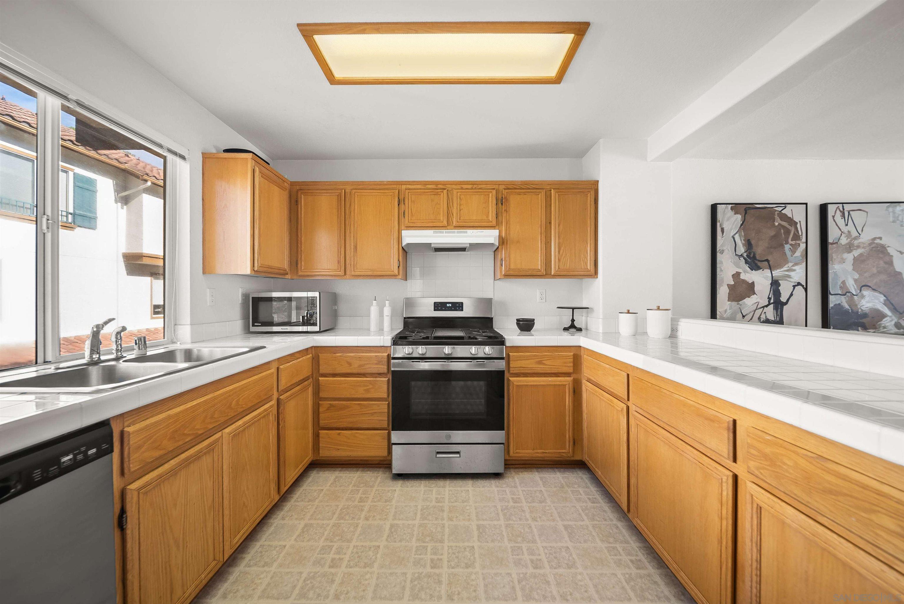 Detail Gallery Image 11 of 26 For 10206  Wateridge Cir  #159,  San Diego,  CA 92121 - 3 Beds | 2/1 Baths