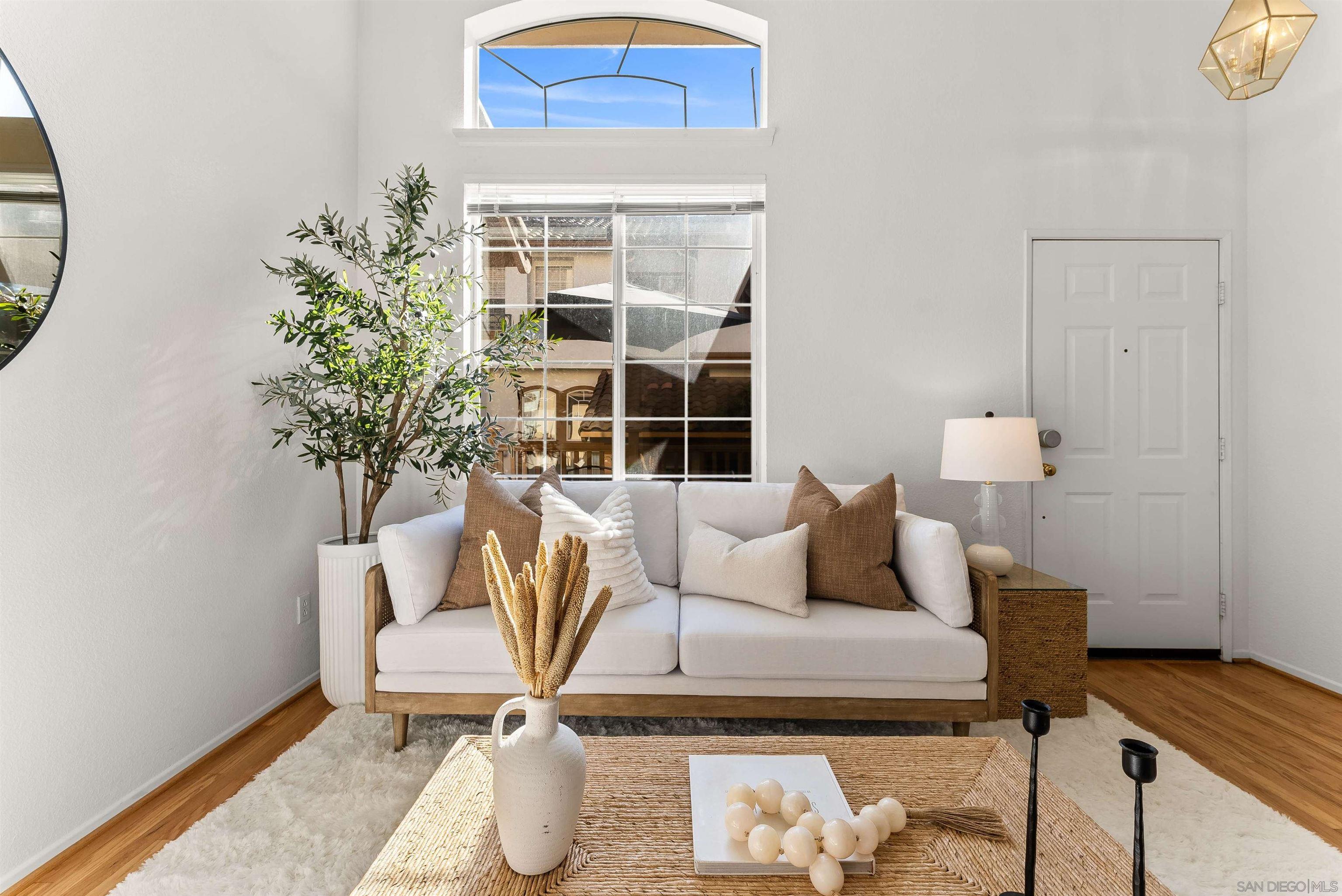 Detail Gallery Image 3 of 26 For 10206  Wateridge Cir  #159,  San Diego,  CA 92121 - 3 Beds | 2/1 Baths