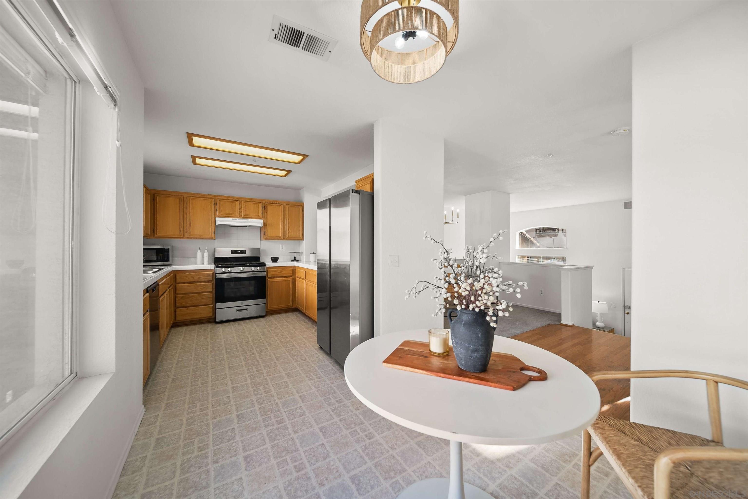 Detail Gallery Image 10 of 26 For 10206  Wateridge Cir  #159,  San Diego,  CA 92121 - 3 Beds | 2/1 Baths