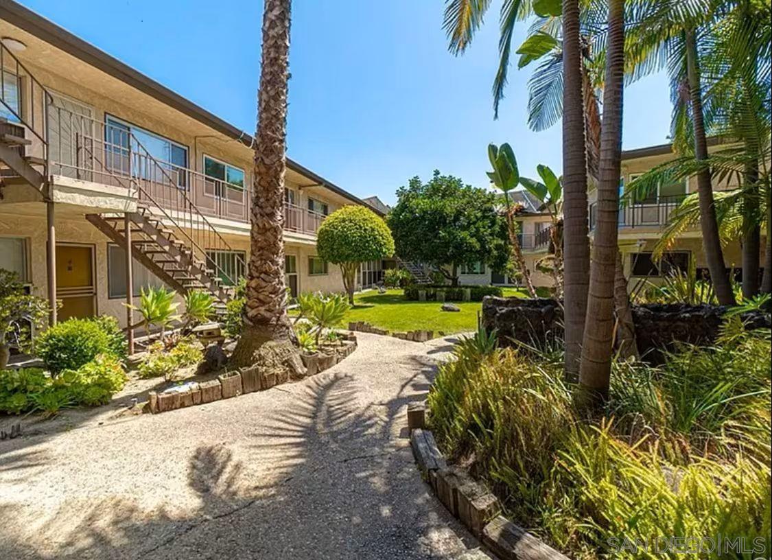 Detail Gallery Image 2 of 10 For 7000 S La Cienega Blvd  #29,  Inglewood,  CA 90302 - 2 Beds | 1/1 Baths