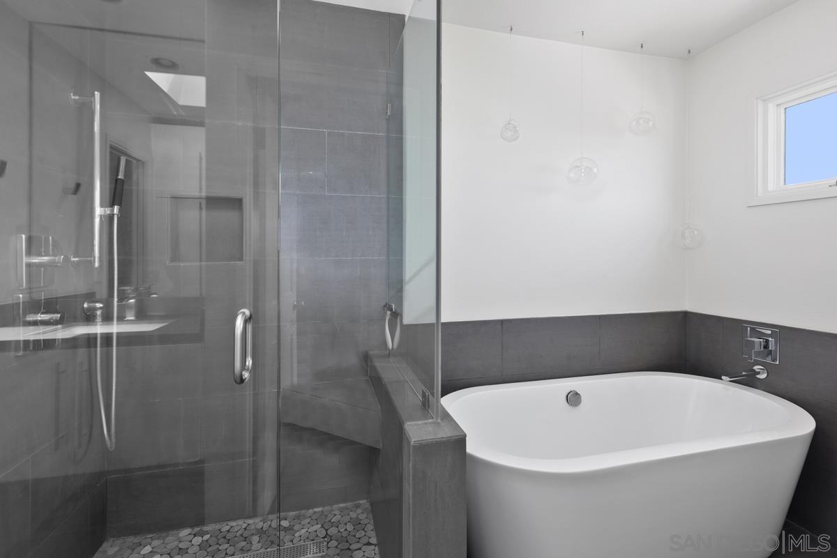 Detail Gallery Image 14 of 29 For 3715  Columbia St, San Diego,  CA 92103 - 3 Beds | 2/1 Baths