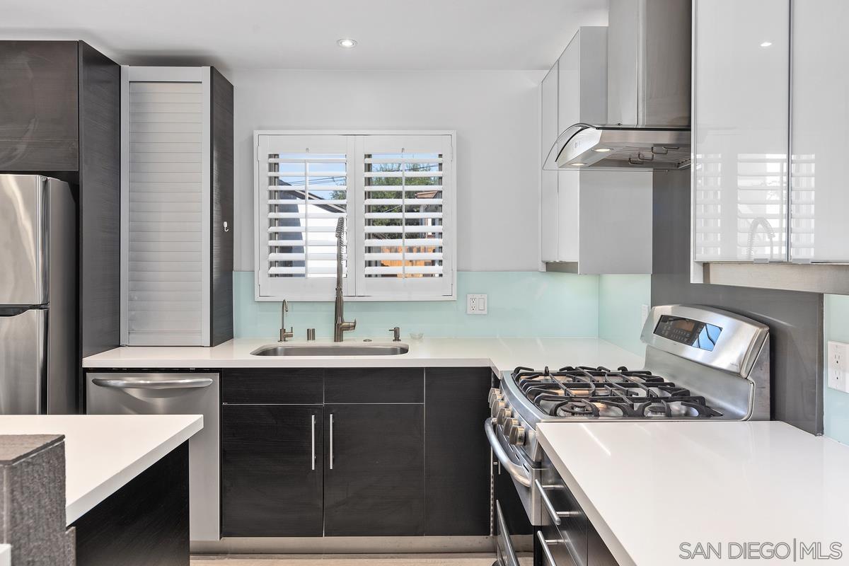 Detail Gallery Image 7 of 29 For 3715  Columbia St, San Diego,  CA 92103 - 3 Beds | 2/1 Baths