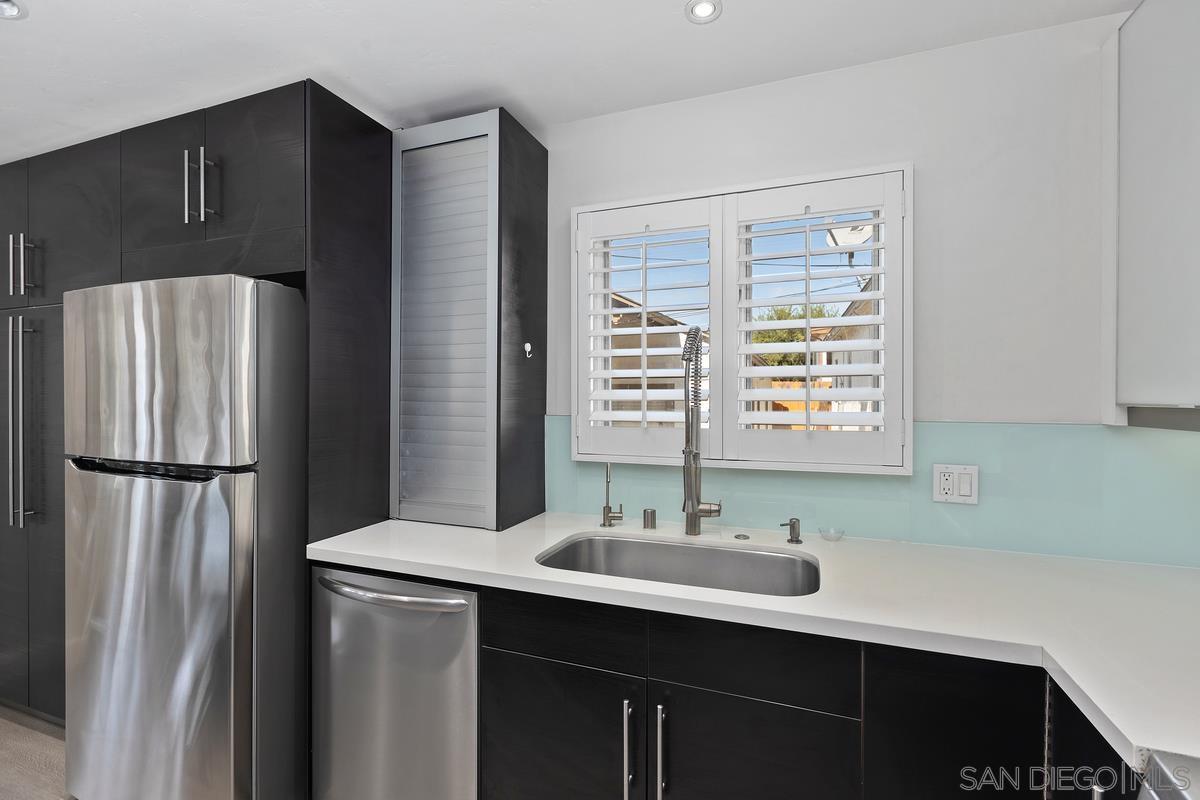 Detail Gallery Image 8 of 29 For 3715  Columbia St, San Diego,  CA 92103 - 3 Beds | 2/1 Baths