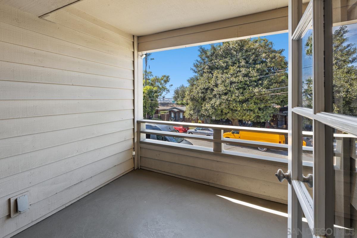 Detail Gallery Image 10 of 29 For 3715  Columbia St, San Diego,  CA 92103 - 3 Beds | 2/1 Baths