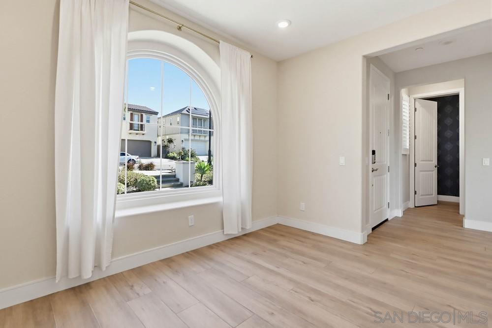 Detail Gallery Image 14 of 43 For 6798  Kenmar Way, San Diego,  CA 92130 - 5 Beds | 4/1 Baths