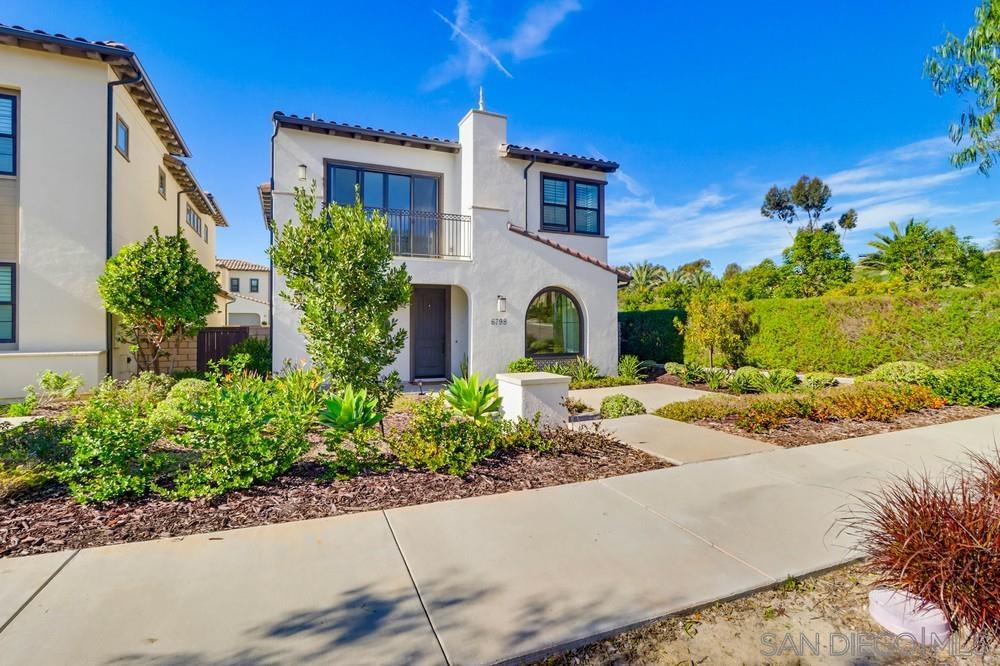 Detail Gallery Image 3 of 43 For 6798  Kenmar Way, San Diego,  CA 92130 - 5 Beds | 4/1 Baths