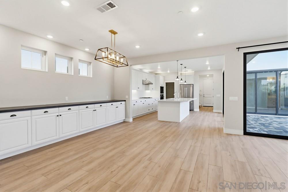 Detail Gallery Image 7 of 43 For 6798  Kenmar Way, San Diego,  CA 92130 - 5 Beds | 4/1 Baths