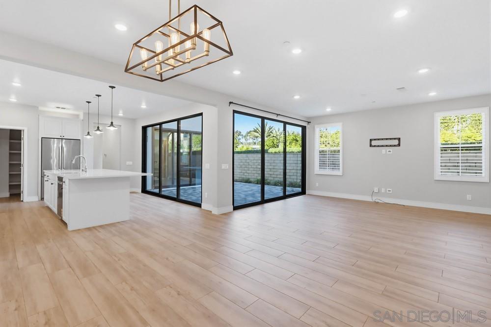 Detail Gallery Image 9 of 43 For 6798  Kenmar Way, San Diego,  CA 92130 - 5 Beds | 4/1 Baths