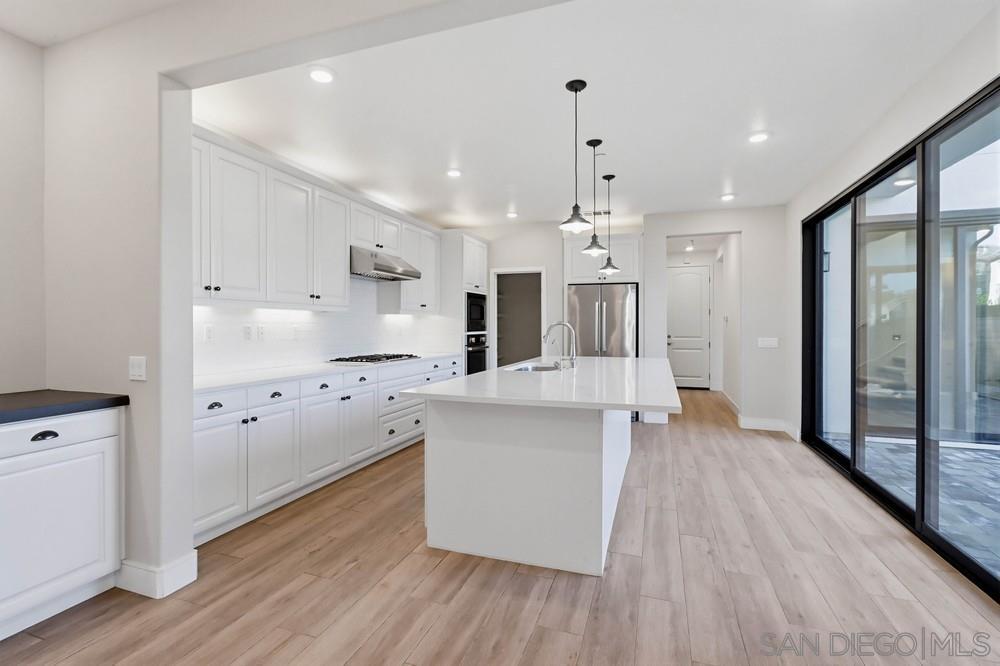 Detail Gallery Image 10 of 43 For 6798  Kenmar Way, San Diego,  CA 92130 - 5 Beds | 4/1 Baths