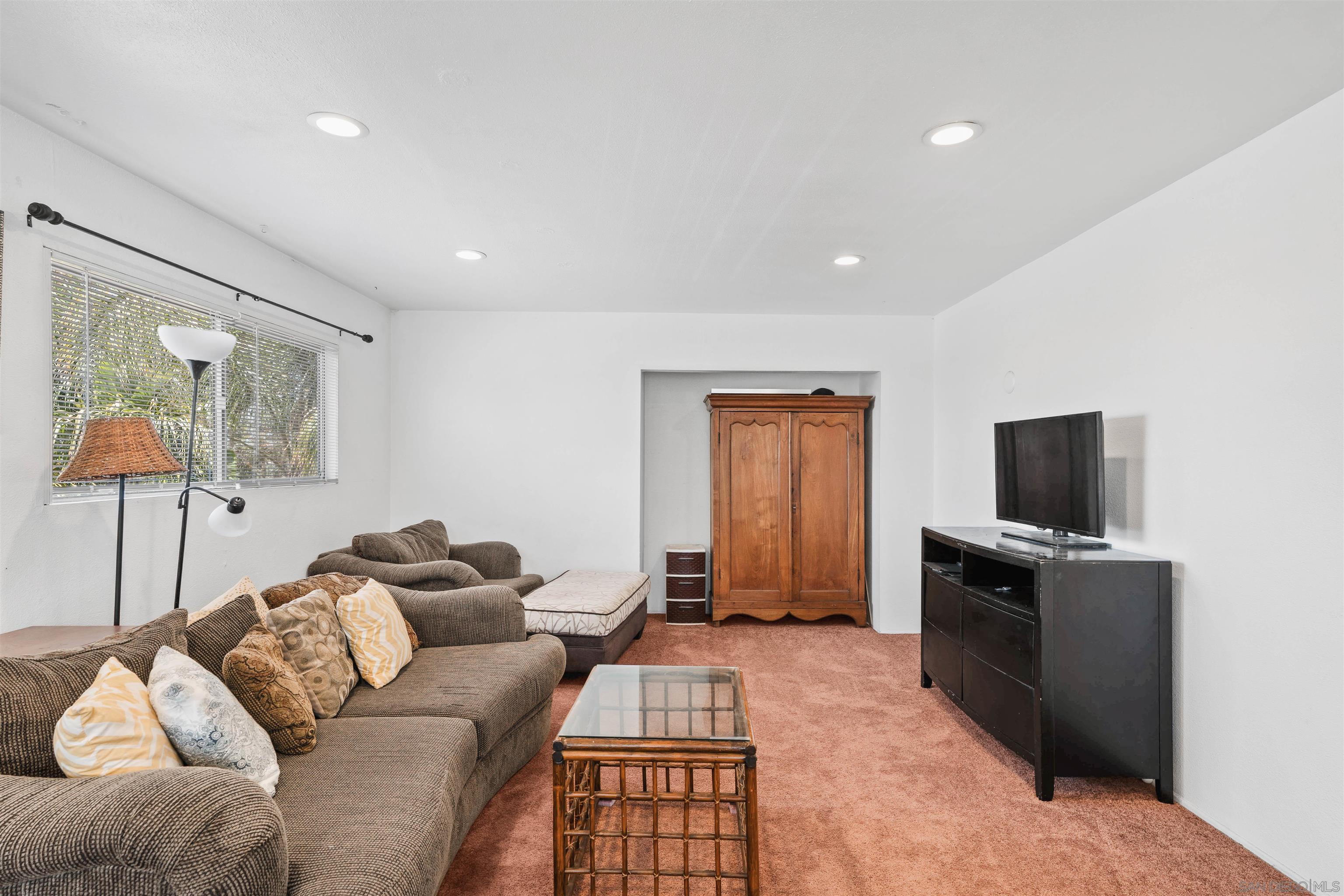 Detail Gallery Image 2 of 38 For 3964  Manzanita Dr, San Diego,  CA 92105 - – Beds | – Baths