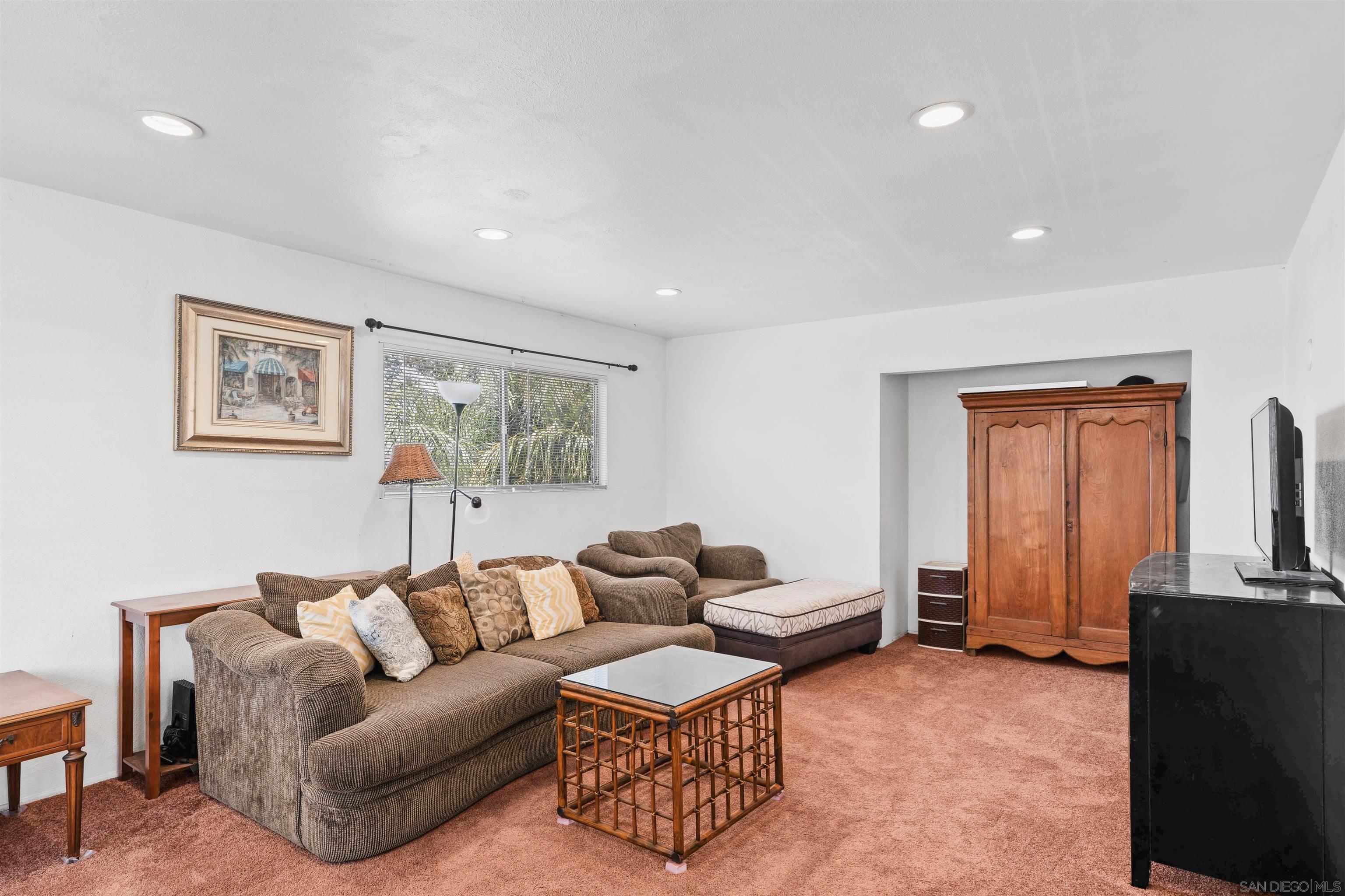 Detail Gallery Image 5 of 38 For 3964  Manzanita Dr, San Diego,  CA 92105 - – Beds | – Baths