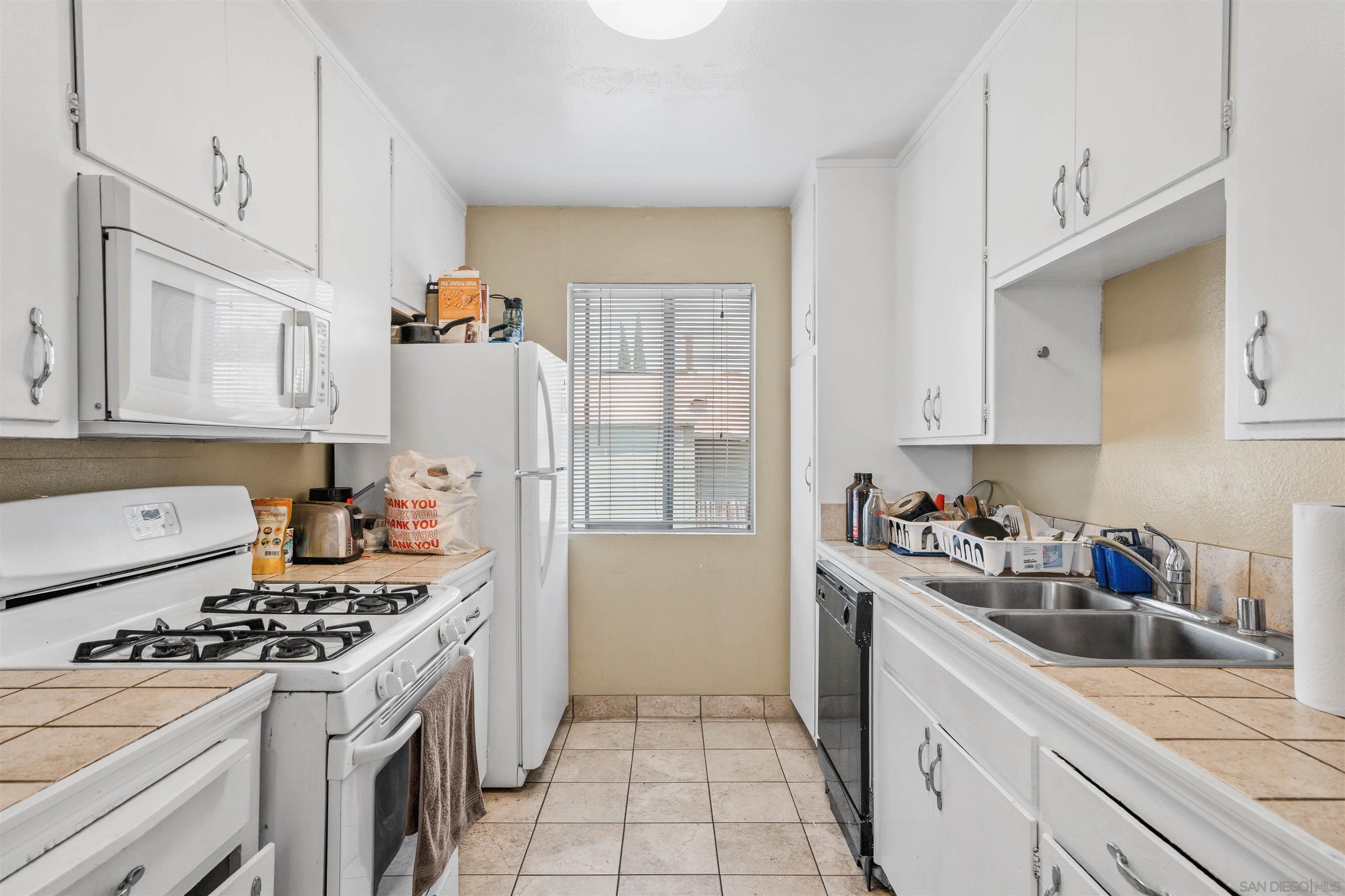 Detail Gallery Image 8 of 38 For 3964  Manzanita Dr, San Diego,  CA 92105 - – Beds | – Baths