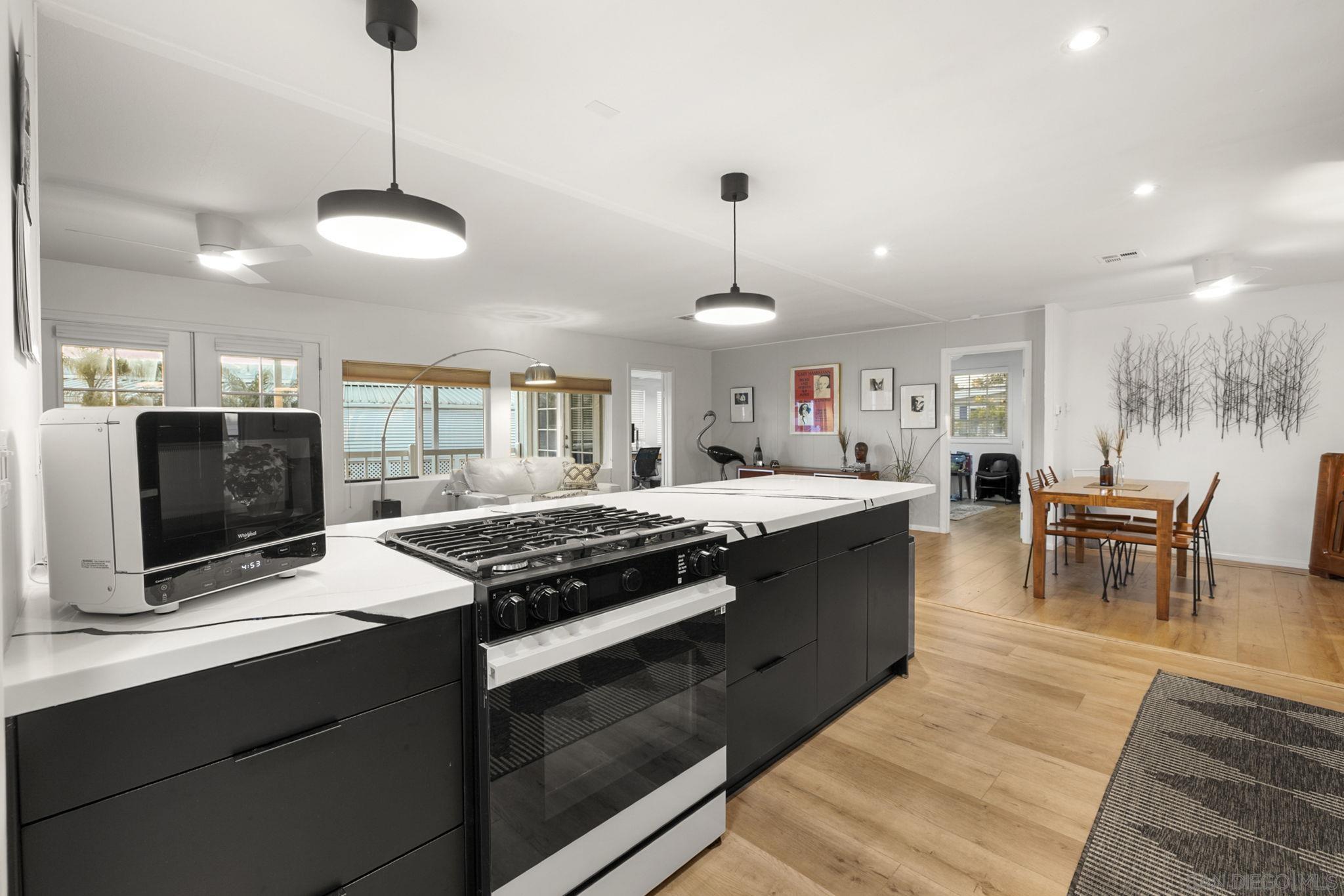 Detail Gallery Image 5 of 49 For 7023  San Carlos St  #75,  Carlsbad,  CA 92011 - 2 Beds | 2 Baths