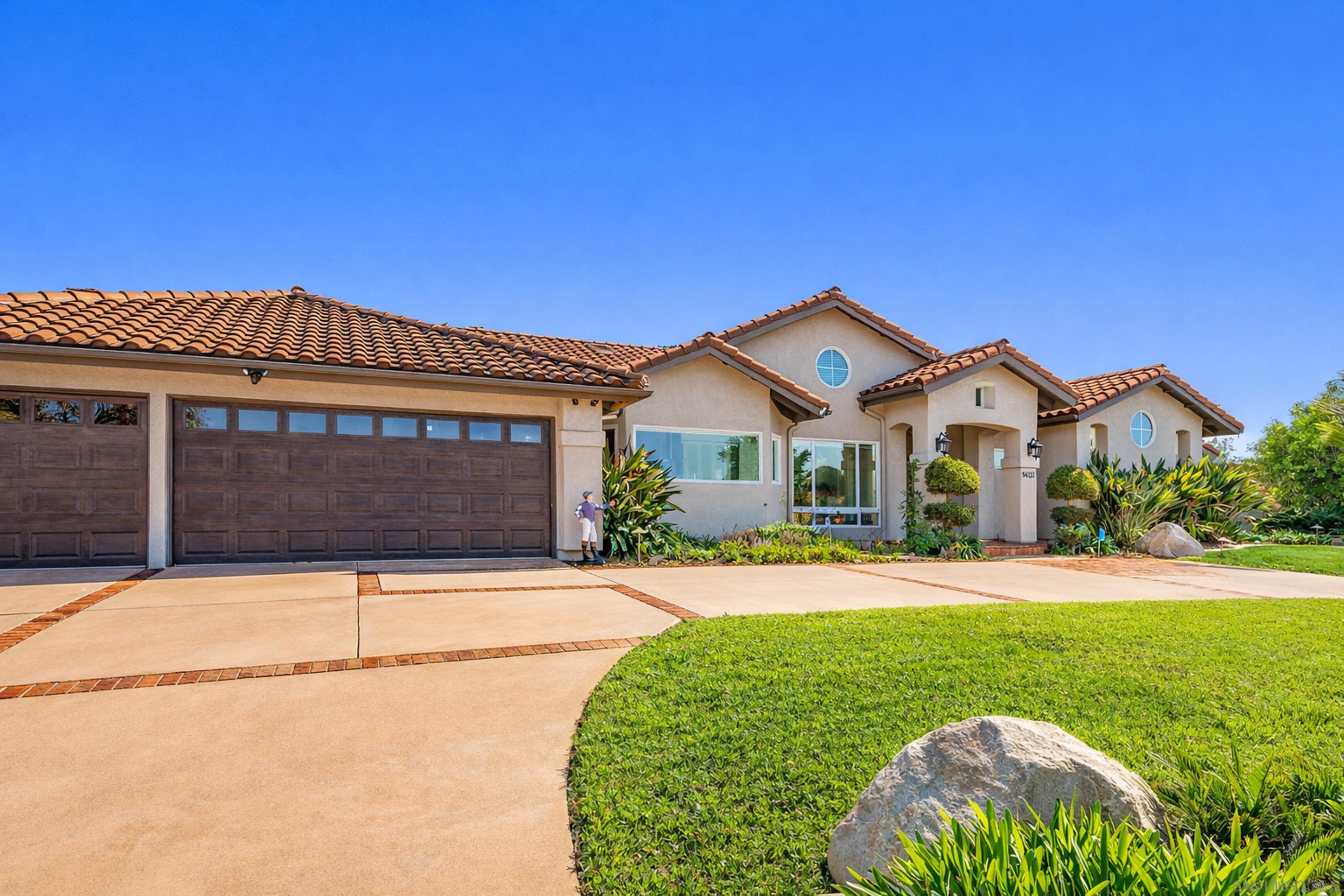 Detail Gallery Image 2 of 59 For 1427  Buckskin Dr, Escondido,  CA 92029 - 5 Beds | 2/1 Baths