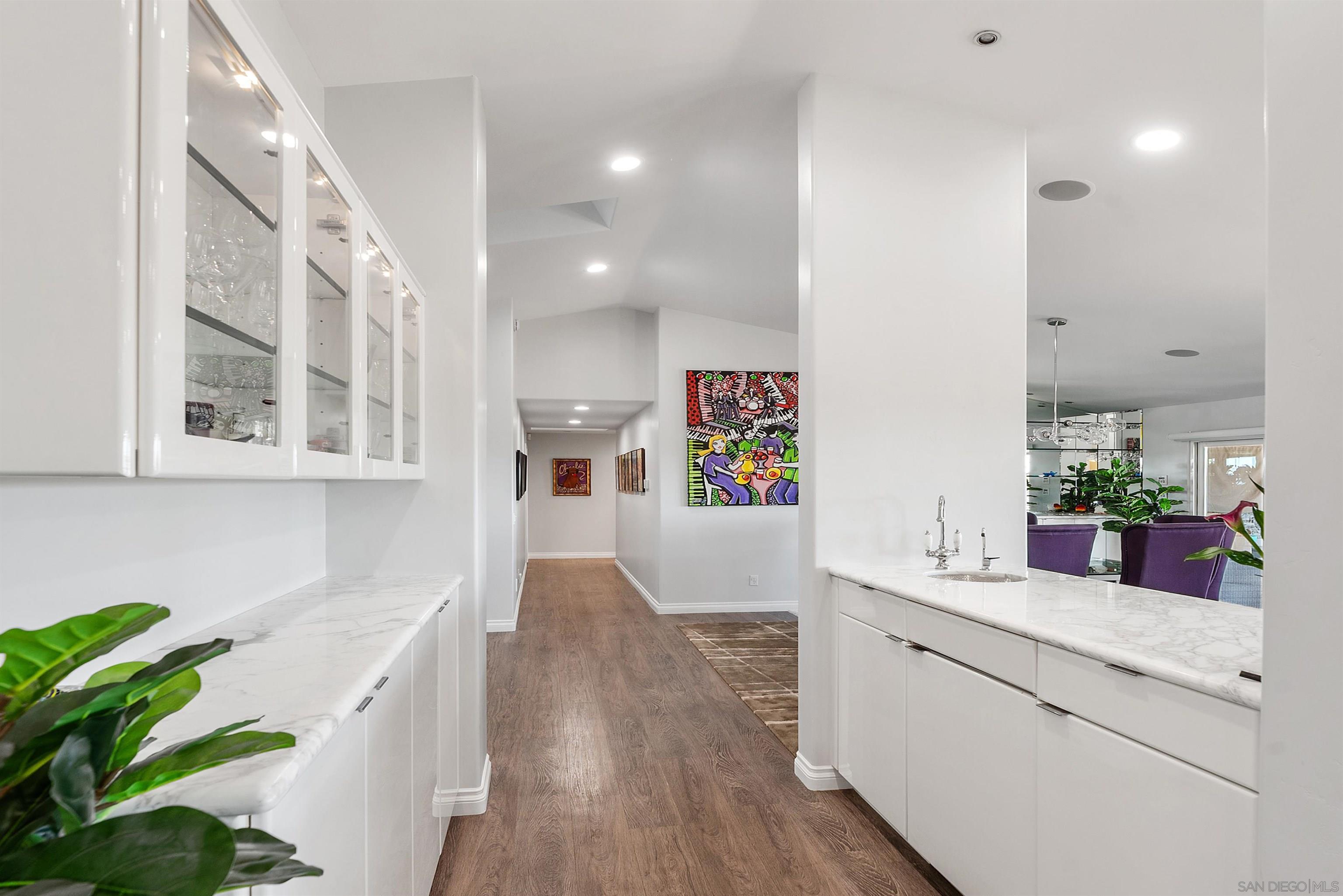 Detail Gallery Image 12 of 59 For 1427  Buckskin Dr, Escondido,  CA 92029 - 5 Beds | 2/1 Baths