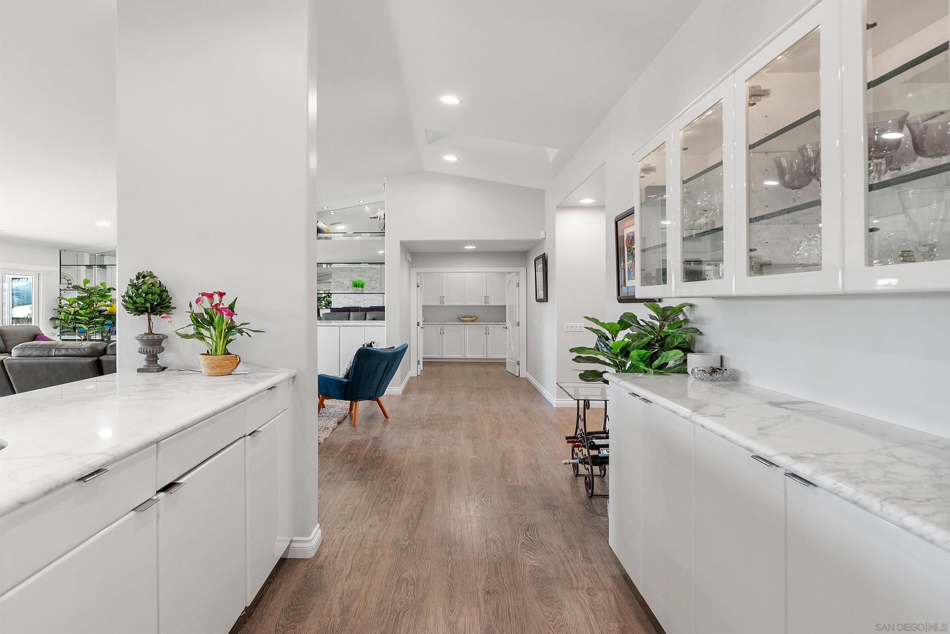 Detail Gallery Image 13 of 59 For 1427  Buckskin Dr, Escondido,  CA 92029 - 5 Beds | 2/1 Baths