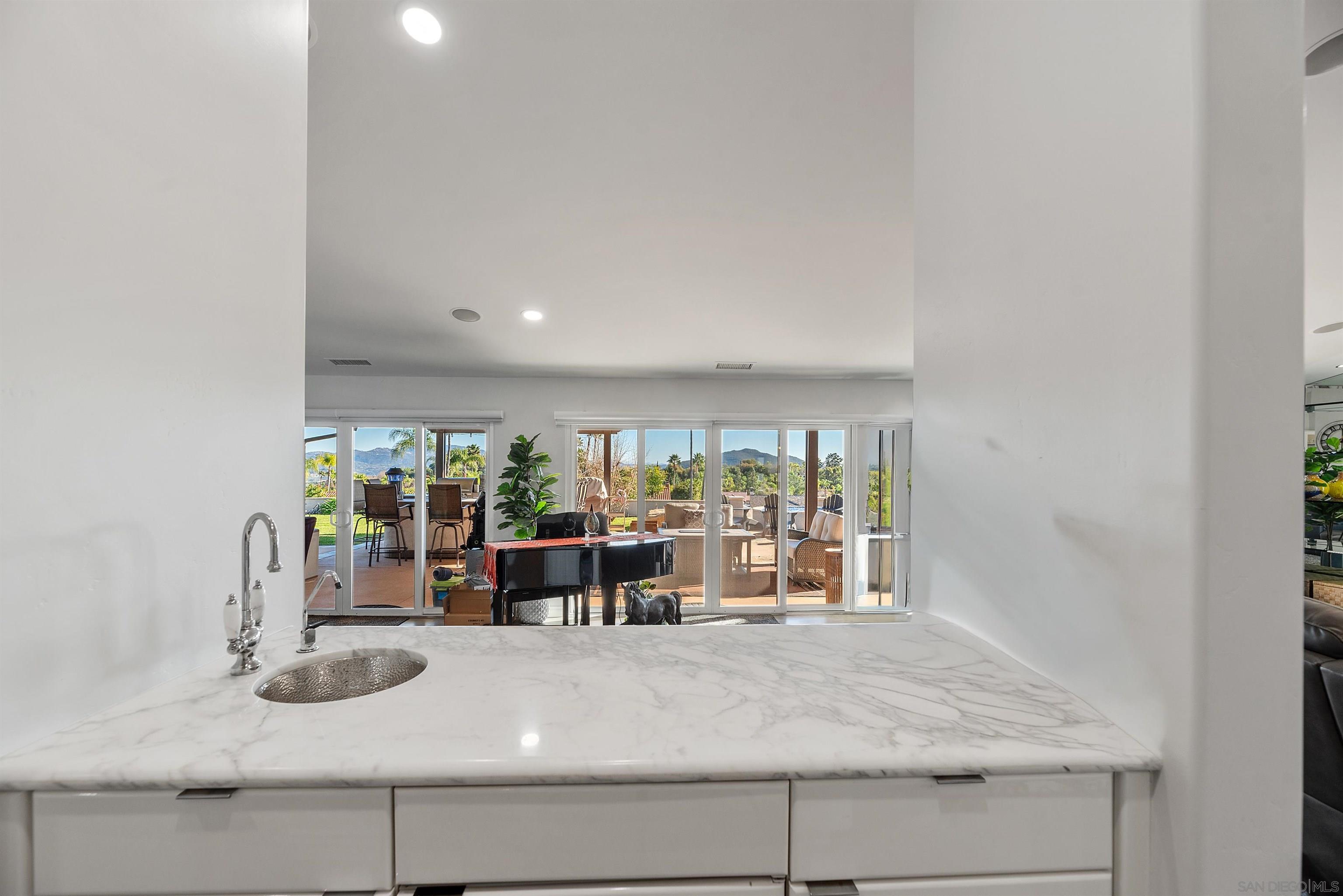 Detail Gallery Image 14 of 59 For 1427  Buckskin Dr, Escondido,  CA 92029 - 5 Beds | 2/1 Baths