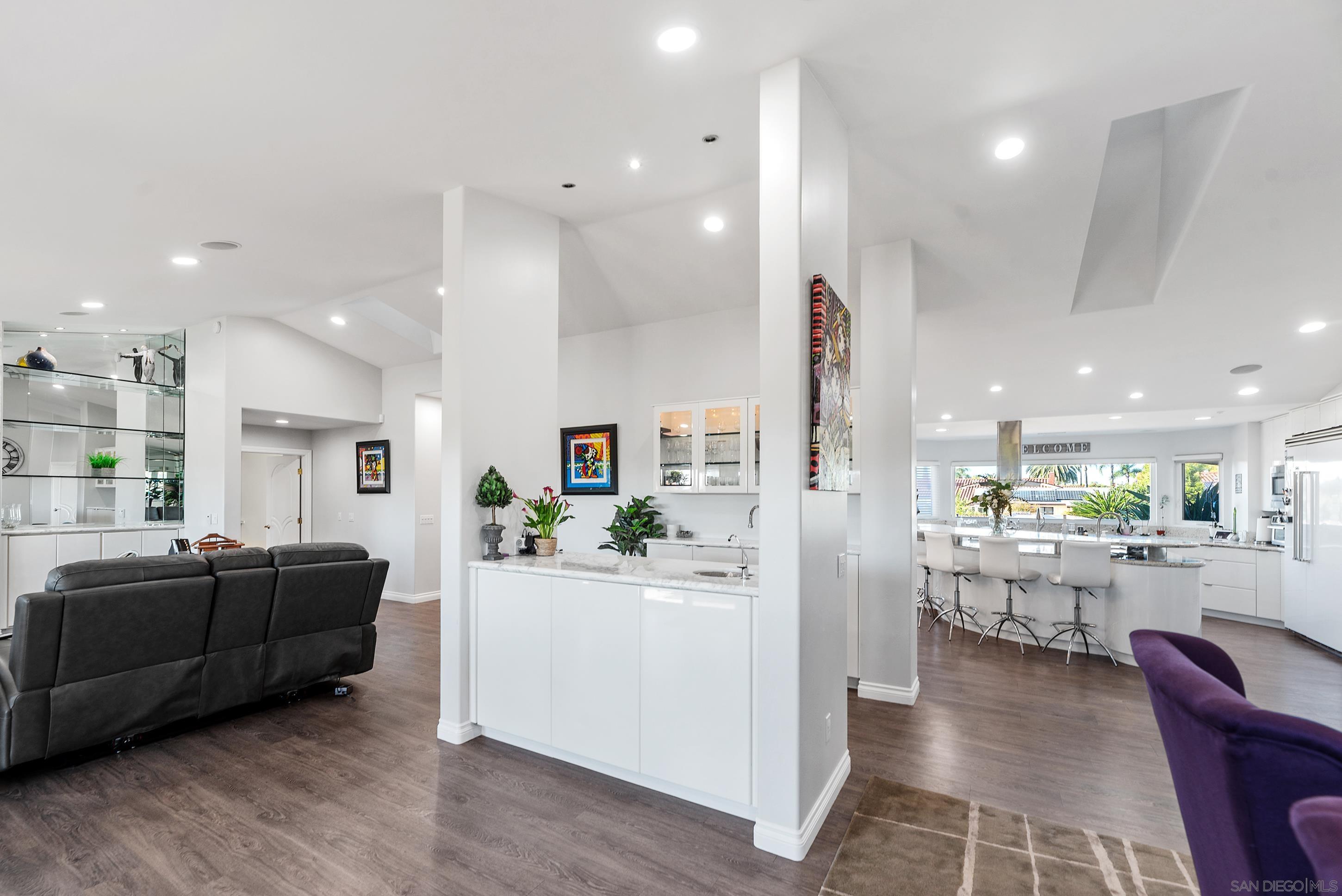 Detail Gallery Image 15 of 59 For 1427  Buckskin Dr, Escondido,  CA 92029 - 5 Beds | 2/1 Baths