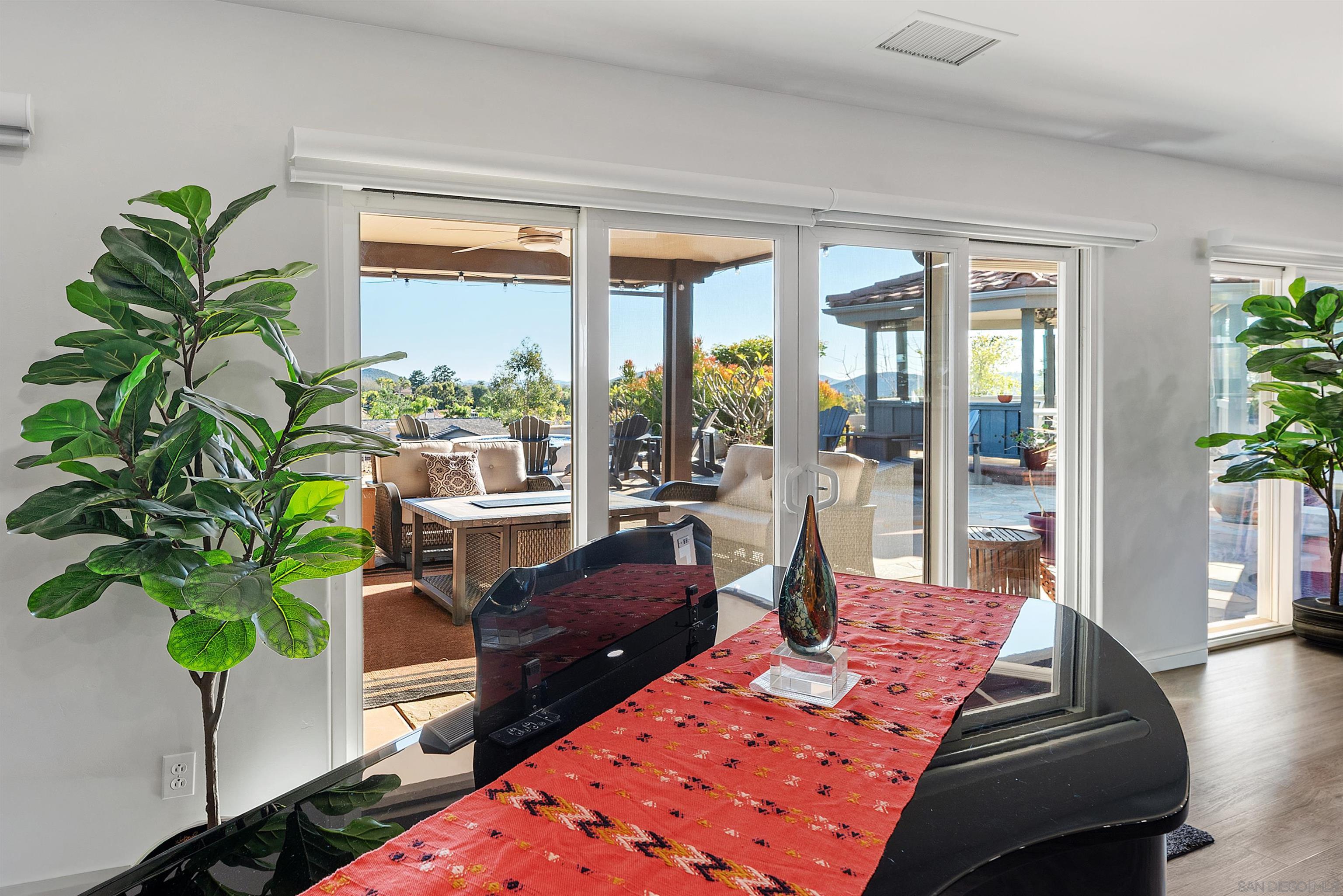 Detail Gallery Image 19 of 59 For 1427  Buckskin Dr, Escondido,  CA 92029 - 5 Beds | 2/1 Baths